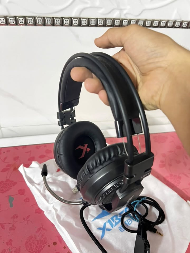 السلام عليكم سماعة كيمينك من نوعية XIBERIA V10 السماعة جديدة بالكارتون مستخدمها مرتين بس سبب البيع عدم التفرغ مكاني كركوك السعر قيم بما يرضي الله وبالعافية ***********
