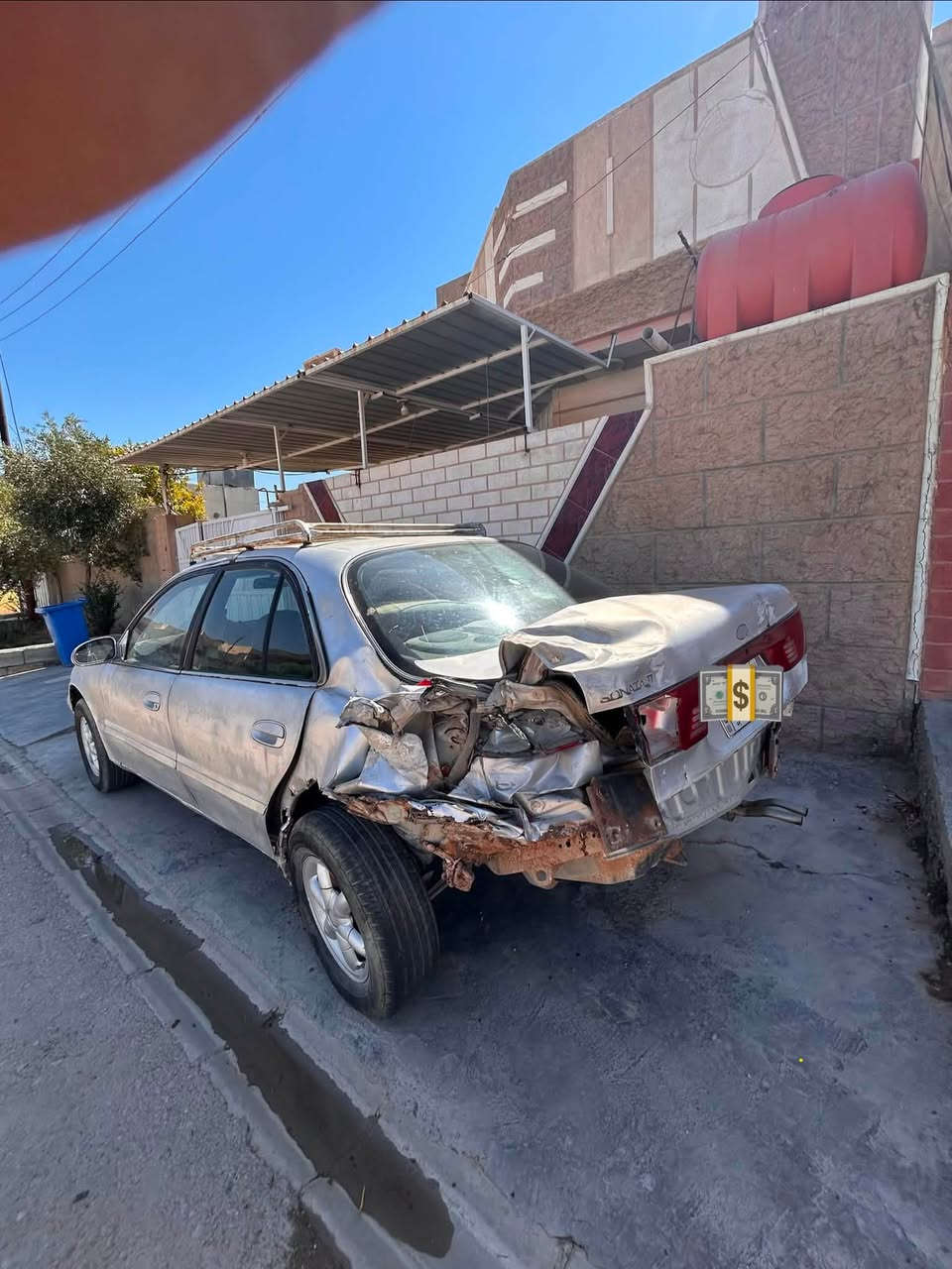 السلام عليكم 
سوناتا (2) موديل(94)
للبيع على حطتها على هذه الحادث 
السياره نظيفه وجديده
مكينه صافيه خير من الله
كير خير من الله
تخم تاير جديد 
ويل كاب
رقم بغداد المانيه 
سنويه بسمي لل28
رقم صاحب السياره :***********
مكان السياره ديالى هبهب
السعر :28
