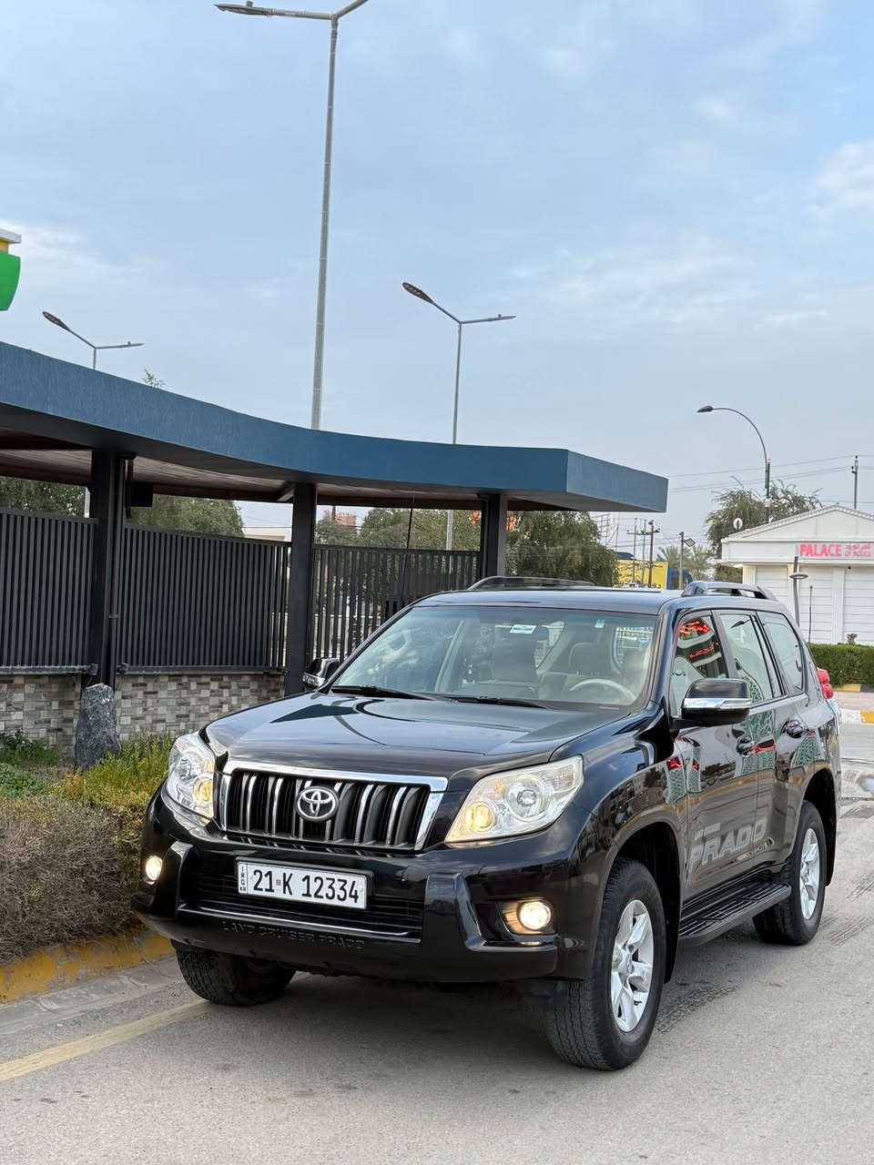 Toyota prado 2013 خليجي فول موصفات وموصفاتها  معروفه سياره جديده ونضيفه  من شركة لحد هسه يمنه كلشي ع وضعيه شركة بيها جاملغ وبونيت صبغ وبوينت بيلادي بعده باقي يحتاجله شبر تعديل كير ومحرك وكلشي بشرط اكلس بشرط سياره دينار مصرف مابيها بدون دواخل تبريد ثلج ومكاني كركوك الي يفيده اني بخدمته 
🛑🛑🛑: سياره ٤ سلندر 
رقم موبايل :*********** كركوك, العراق
