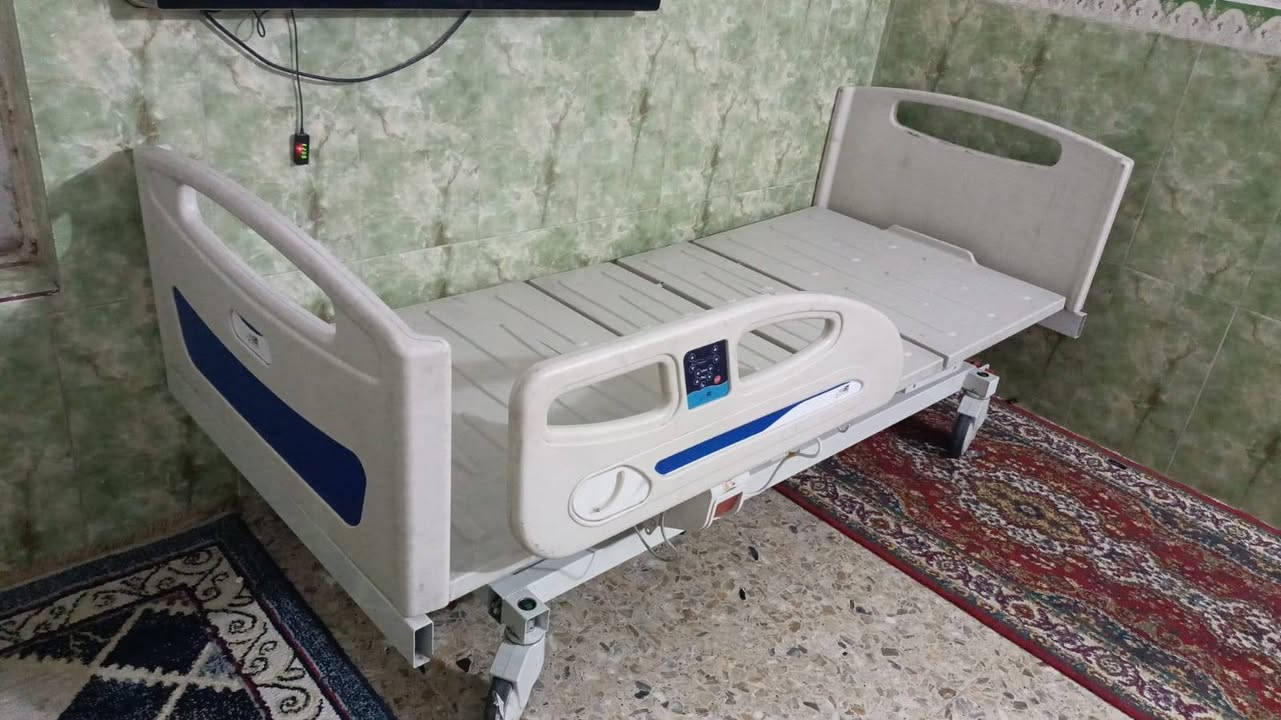 للبيع سريرطبي كهربائي ٤ حركات كلش نضيف بسعر ٤٠٠ الف مجال بسيط بغداد ***********
