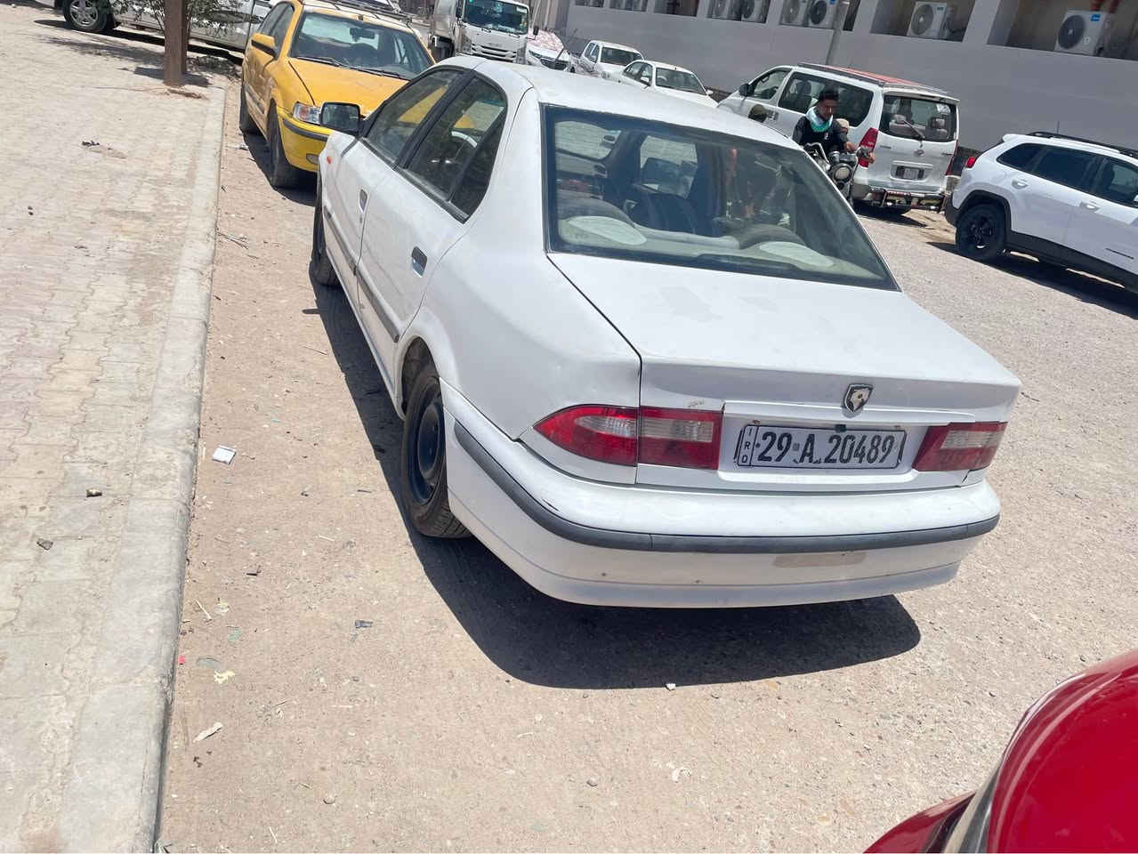 السلام عليكم سمند للمراوس بتكسي رقم كوت باسمي سنويه لغايه ٢٧ هزه جديده بشهر السابع  جامه إماميه   جديده عينه وصينيه مبدل جدد تخم تايرات جدد  بشهر السادس شادهم 
ادامه بلكات مع نوزلات وفيت بم مع قايش تايمن  وقايش رولات  سياره نقصه كمبريسور فقط مع مسجل مكاني ميسان العماره . 

رقم الهاتف *********** عمارة, ميسان
