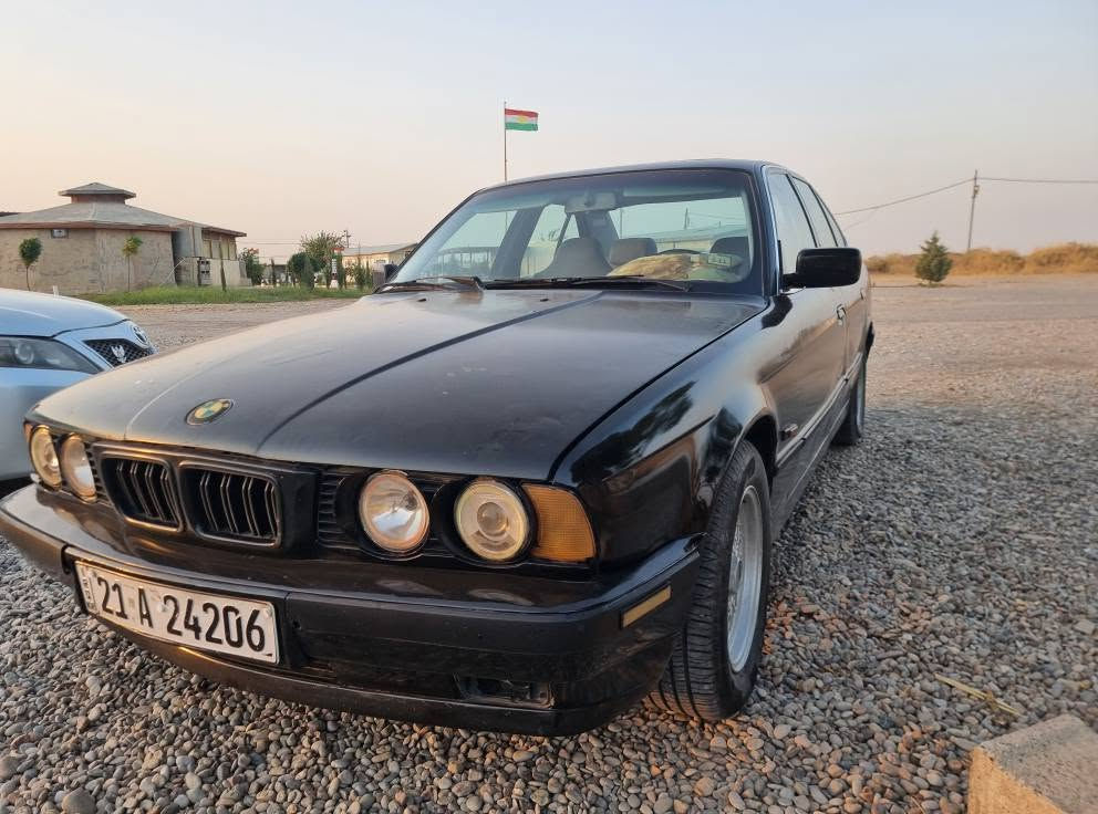 سڵاوی خوای گەورە لە هەموو لایەک
بیئێم مۆدێل 1991
مەکینە 525
گێڕ ئۆتۆماتیک
تەبرید بەشەرت
سەقف سڵایت
پێش پان
چوار جام کارەبا
کۆبۆن بانزینی هەیە
گێڕوو مەکینەو ئەکسل بەشەرت
ڕەقەم سلێمانی تا 2029 تازەیە
دەعمو لێدراوی چاملغ دوای سایەق دوو بستە بێ ناوگرتن هەر ئەوەی هەیە
شوێن چەمچەماڵ گۆڕینەوەش ئەکەم بەشتێک بەدڵم بێت
***********
*********** شمشمل, السليمانية
