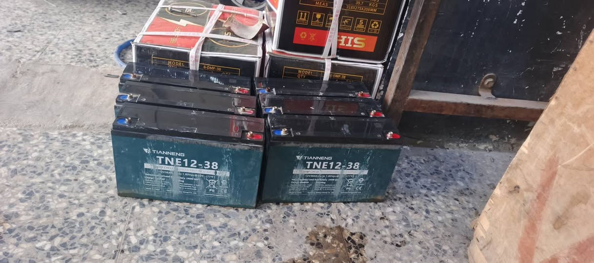 بطاريات مسطره • ١٢ فولت • ٣٨ أمبير
