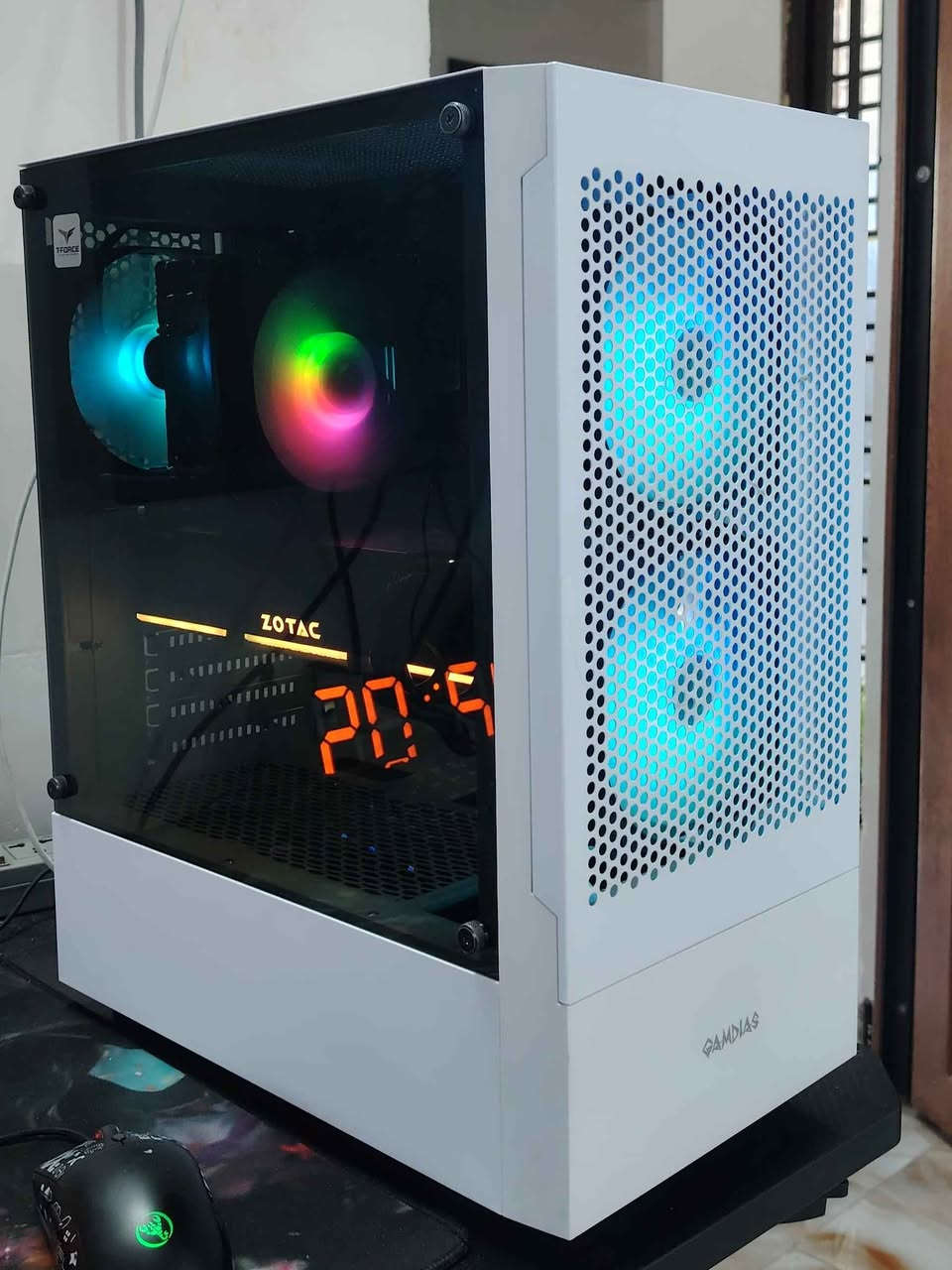 تحيه طيبه للجميع 
متوفر تجميعة كيمنك للبيع 
السعر 725 الف وبيها شويه مجال

CPU I5 10400F 6 CORE 12 THERADS 
COOLER CPU 120M RGB MASS 
M. B H510M GAGBAYTE DDR4
RAM 16 GB DDR4 3200MHZ 
GPU GTX 1080 TI 11GB ZOTAC X3 ARGB 
POWER 700W PLUS 80 FULL MODELER 
CASE WHITE GAMDIAS ARGB 
SSD 256 GB 
HDD 500 GB 

مكاني موصل توصيل موجود 
للتواصل *********** واتسب موصل, نينوى
