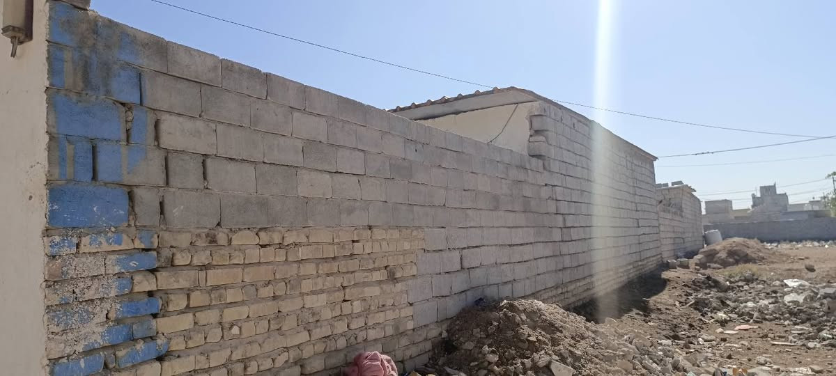 طبيت للبيع 100م خلف جامع الخزاعل الارضيه سراميك سقف سندويش ومسجل بتعداد سكاني ومرقم  عايز ترتيب قليل وباب حمام فقط سعر 12وبي مجال قليل  
رقم:***********
