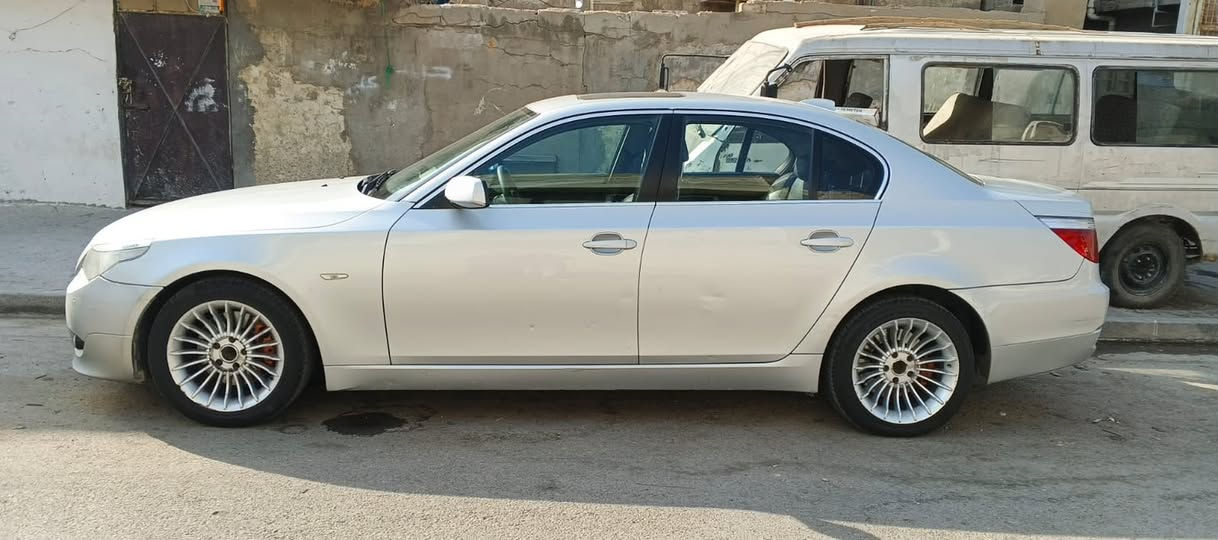 السلام عليكم
للبيع  او مراوس بي ام دبليو E60(خليجي) 2007 فول مواصفات ماشيه 255 حقيقي 

مكينه قبق اسود نوزل قصير 
لون رصاصي رقم بابل 
كهربائيات ع بلاد ماملعوب بيهن
E60N52محرك 530
سياره مكفوله بدون ظربه بس بيهه كلير صفحه بدوم لامعجون ولاظربه جان شخوط بيهه وظربناهه كلير لجمال الصفحه
1-بصمه 
2-تبريد قطعتين 
3-كروز سرعه 
4-منظومه تبريد بلاديه 
5-مرايه داخليه وجانبيه عاكسه
6-تحكم ستيرن
7-كشنات كهربائيه 
8-شاشه اعطال 
9-داخل اسود ورصاصي 
10-كشنات جلد اسود 
11-سلايد 3 طكات
12-بك لايت LED اشاره برتقالي 
13-حساسات اماميه وخلفيه بس مامربوط

14-اناره ترحيب 
15- دمامات بلاديه
16-منفذ AUX

مكان السياره بغداد السيديه 

السعر 110 وبيهه مجال حك الجيه رقم الهاتف اثير اتصال خط فقط ***********
اسيا واتساب فقط ***********
