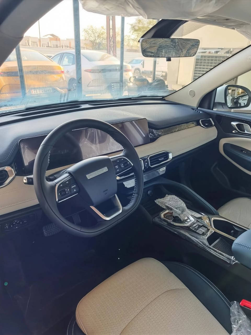 🚗 جيتور X50 موديل 2027
✅ العداد: صفر كم
💰 الأسعار:
22,900,000 دينار (بدون رقم) 

⚙️ المحرك والأداء
محرك 1.5 لتر تيربو (4 سلندر)
ناقل حركة أوتوماتيكي DCT مزدوج القابض (6 سرعات)
دفع أمامي
✔ شاشة وسطية 10.25 إنش
✔ لوحة عدادات رقمية
✔ دعم Apple CarPlay وAndroid Auto
✔ تشغيل ذكي بدون مفتاح
✔ كاميرا وحساسات (حسب الفئة)
✔ مكيف أوتوماتيكي
✔ فرامل إلكترونية EPB مع Auto Hold
🛡️ أنظمة الأمان
✔ وسائد هوائية متعددة
✔ نظام ABS وEBD
✔ نظام الثبات الإلكتروني ESP
✔ نظام مراقبة ضغط الإطارات TPMS
✔ مساعد صعود المرتفعات
🛠️ الضمان
🔹 الضمان الأساسي: 6 سنوات أو 200,000 كم (أيهما أولاً)
🔹 ضمان المحرك: 10 سنوات أو 1,000,000 كم (أيهما أولاً – للمالك الأول)
معارض البياع – الشارع المميز – مقابل كراج البياع 
📞 للاستفسار:
***********
***********
