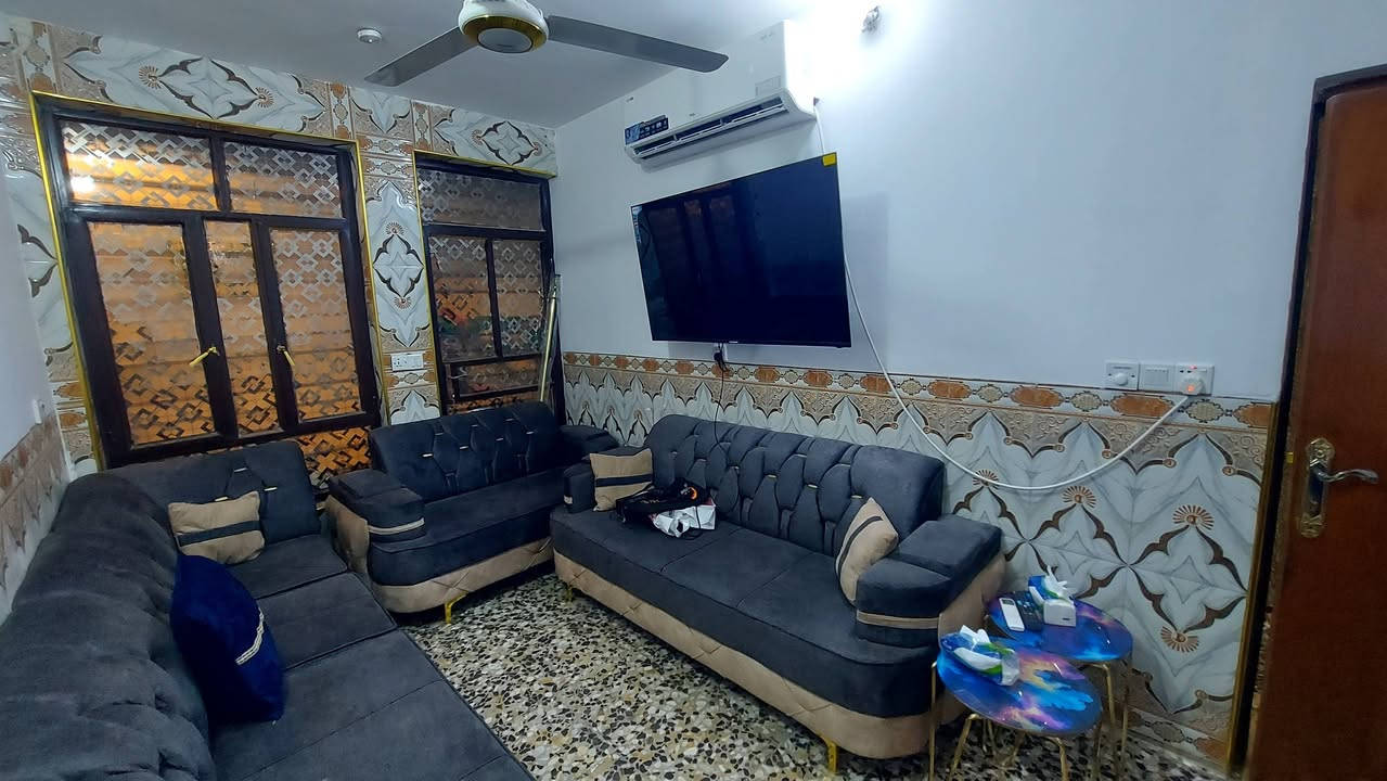 #بيت للبيع مع #الاثاث 80 متر  بناء جديد طابقين موقع مميز مقابل البيت شارعين الشرطة الرابعة مقابل ملعب كرة القدم يتكون من غرفتين وصالة ومطبخ وسطحين للأستفسار على اللارقام التالية
***********👉
***********👉
متوفر واتسآب👉
