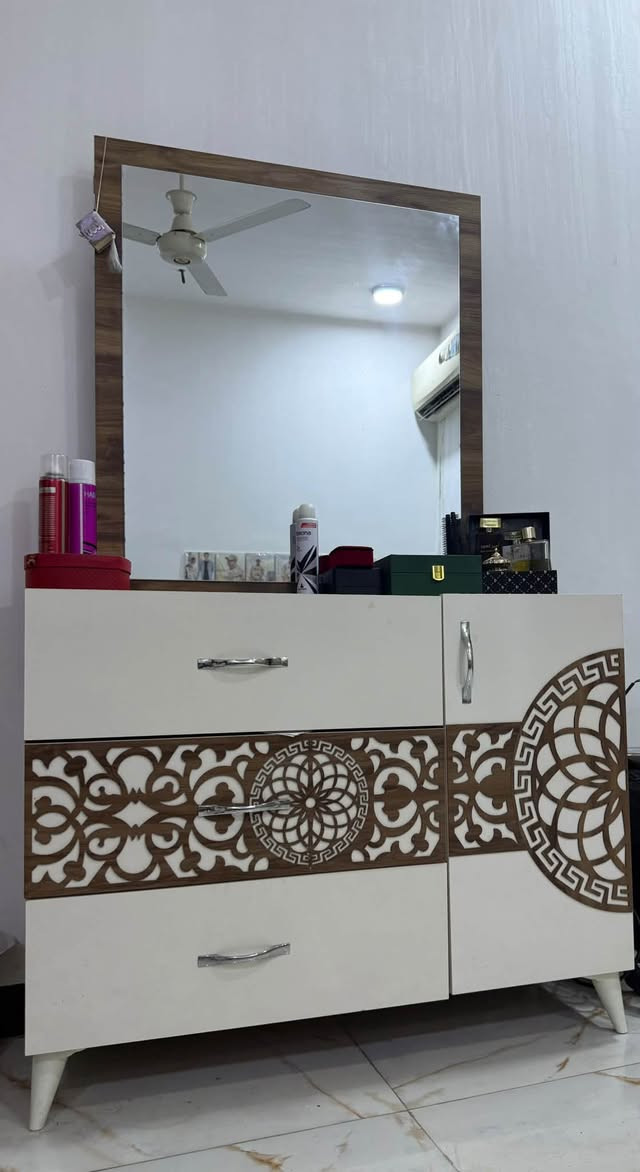 سلام عليكم غرفه نوم تركيا 8قطع استخدام قليل اخت الجديد السعر خاص
المكان المحموديه حي السلام
رقم ***********
