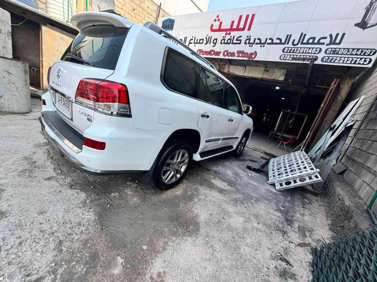 السلام عليكم
Lexus 570
موديل 2013 خليجي 
كفاله عدا الجاملغ الامامي مصبوغ فقط الباقي مكفول 
ضربه تبديل صبغ

السياره ماشية 198 الف 
رقم بصره بسمي 
مواصفات اللكزس معروفه 
رادار امامي 
كامرات 360 
جكات هايدروليك
حساس امامي خلفي 
تبريد 3 قطع +ثلاجه 
كشنات جلد +كهرباء خزن +تدفئه تبريد 

مطلوب مراوس تاهو او يوكن 
مكان السيارة بصرة 
***********
***********
