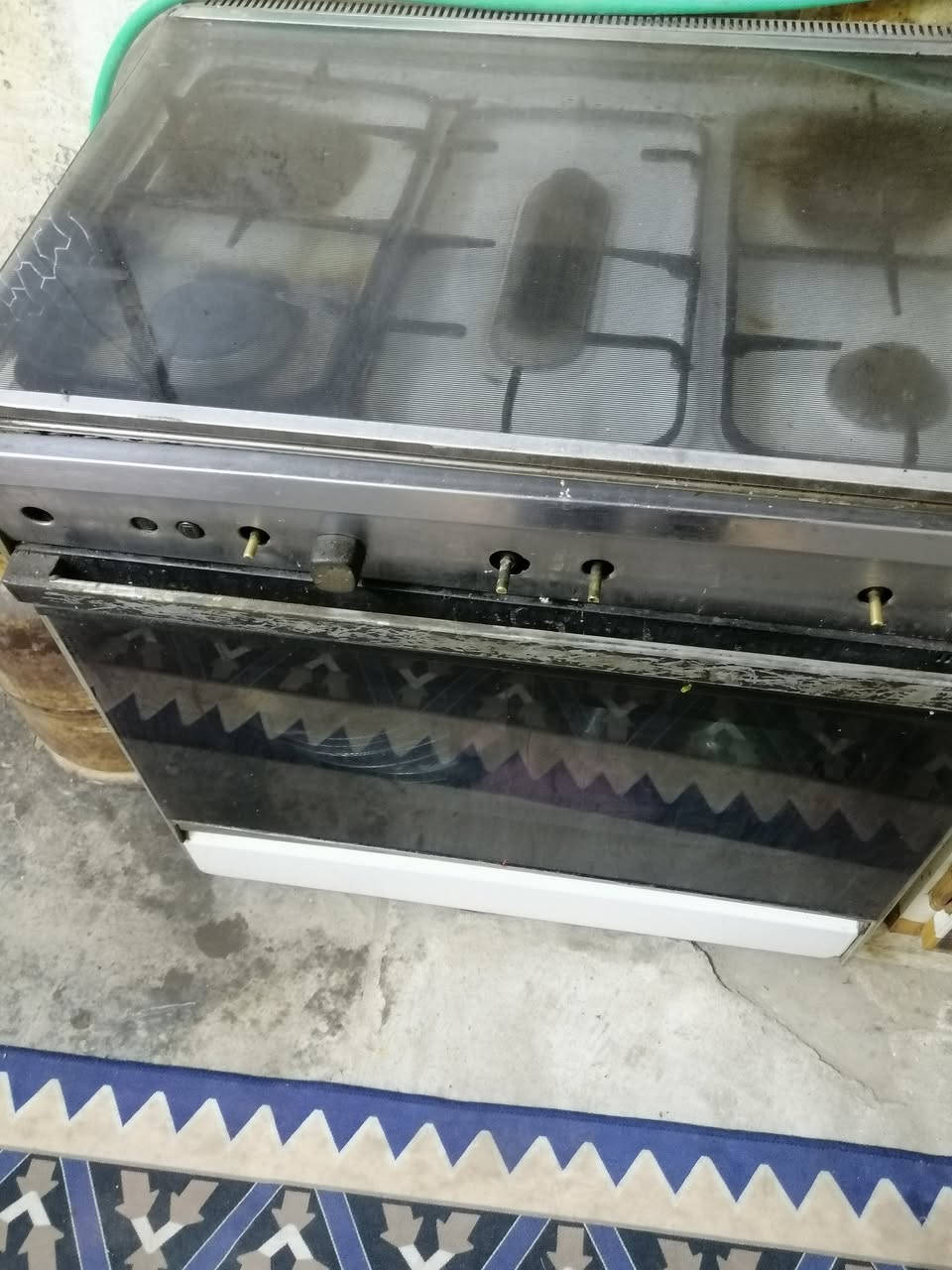 ثلاجه جبيره وزغيره زاد طباخ كلهن عل فحص تفحص وتاخذ السعر الكل 350 عنوان دوانيه  ***********
