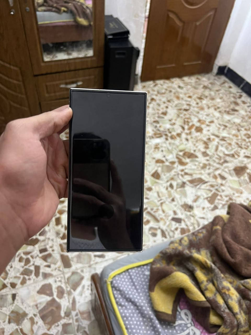 السلام عليكم الترا S23الجهاز جديد نظافه 100%ذاكرته 512كامل ملقات عربي شرق اوسط دبل شريحه السعر 850وبي مجال بصيط جداً مكان حله ابي غرق رقم الهاتف/***********
