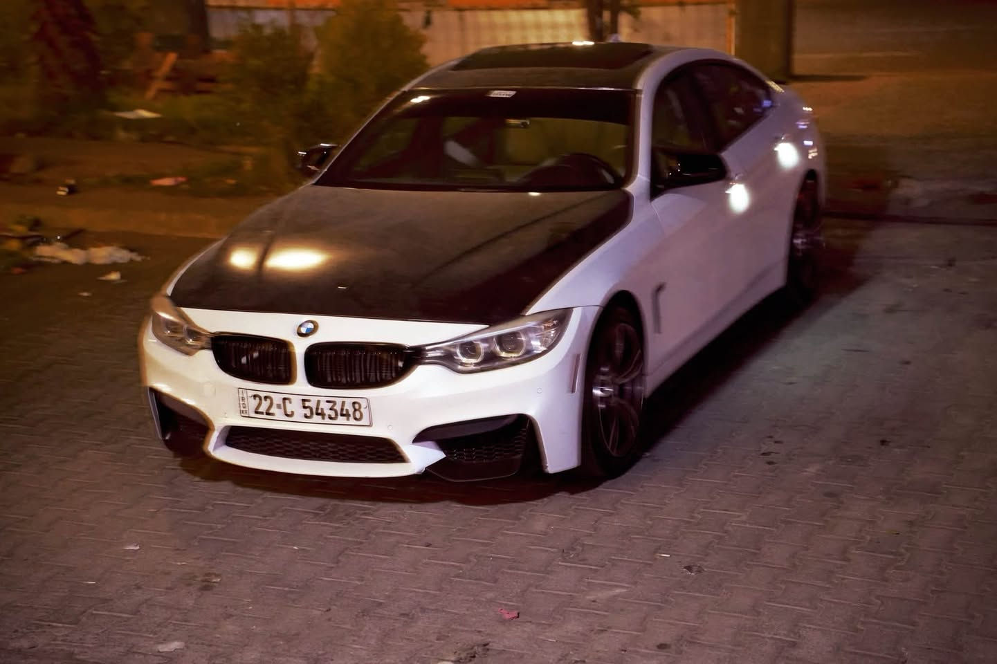 السلام عليكم 

BMW 435i grand coupe  2016
محرك N55 
السيارة فول مواصفات 1/1
تدفئة كشنات
كشنات كهرباء 
فتحة سقف
مري قلاب
رادارات
كت ام كامل اصلي 
ويل M اصلي 
دركة M
حلوك اكزوست M اصلي 
السيارة ماشيه 176 الف كم 
السيارة نظيفة وصفر مسج مابيها مسج بس مسج الحساس مال تايرات وهاهيه 
والمكينة نظيفة كلش وكيرها هم وشرط لفحص  
حادث امريكا موضح بل صور 
وبل عراقي ابو دراجة شخط باب السايق وصبغته عدا هلشي ماكو وشوفت عينكم السيارة حيل حلوة ونصبته هم عوزها بس لحية تطلع عروسة السيارة M. بكج كامل.

السعر :١٩٧$ وبيها مجال للشراي 

للاستفسار واتساب: ***********
