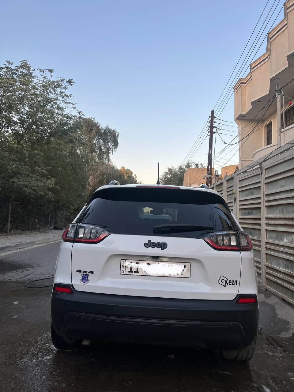 السلام عليكم للبيع او مراوس بشانجان
🚙 للبيع | جيب شيروكي Latitude Plus 2023 | فول مواصفات (عدا فتحة السقف)
إذا تبحث عن جيب نظيف، مواصفاته كاملة، وجاهز للاستخدام بدون أي مصاريف، فهذا خيار يستحق المعاينة.
✅ موديل 2023
✅ وارد أمريكي حادث بجم اربع قطع كلير من امريكا 
✅ محرك 2.4L اقتصادي وقوي مع ناقل حركة أوتوماتيك 9 سرعات
✅ ماشية 22 ألف كيلو فقط
✅ دفع رباعي (4×4) مع أوضاع قيادة متعددة (Auto / Snow / Sport / Sand & Mud)
✅ تشغيل بصمة (Push Start) ودخول ذكي (Keyless Entry)
✅ شاشة Uconnect كبيرة تدعم Apple CarPlay وAndroid Auto
✅ كاميرا خلفية
✅ حساسات أمامية وخلفية
✅ رادار أمامي مع نظام التحذير من الاصطدام
✅ مراقبة النقطة العمياء (Blind Spot Monitoring)
✅ تحذير مغادرة المسار (Lane Departure Warning)
✅ مثبت سرعة
✅ تحكم كامل من المقود (ستيرن كونترول)
✅ مقاعد جلد أصلية
✅ تدفئة للمقاعد الأمامية وتدفئة للستيرن
✅ تبريد على وضع الشركة قطعتين
✅ مرايا كهربائية مع طي كهربائي
✅ جنوط ألمنيوم أصلية
✅ إنارة LED نهارية مع مصابيح ضباب
✅ نظام الثبات الإلكتروني، مانع الانزلاق، ومساعدة صعود المرتفعات
✅ وسائد هوائية متعددة وأنظمة أمان متقدمة
🔹 السيارة استخدام شخصي ومعتني بيه، جاهزة للفحص بأي مكان. 🔹 المكينة، الكير،في حاله ممتازه
📍 الموقع: بغداد
     السياره بيها نقوصات بسيطه 
💰 السعر 138 $
للاستفسار ، التواصل على الخاص أو الاتصال.
 ***********
— في ‏‏بغداد‏‏.
