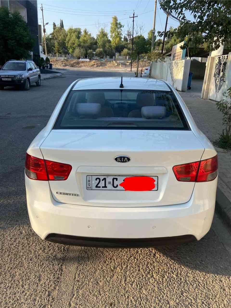 کیا سیراتۆ ٢٠١٢ 
سپی بەفری
٦گێڕ 
١٠٠هەزار
٣ پەڵە بۆیاخی هەیە لەسەر ساردێکی زۆر بەسیت کراوە 
 سارد و شوختی زۆر کەمە
سەیارەکە زۆر جوان ماوەتەوە زۆر خزمەت کراوە 
٤تایەی تازەی لەسەرە 
 حاسەی دواوە - سوکان ڤۆلیۆم - گێر عادی و ئۆتۆماتیک -٤جام کارەبا -ئاوێنە ئیشارەت - ویل کرۆم -ABS

سەنەوی  تازەیە 
بەناوی خۆمەوەیە
زۆر بێ کێشەیە و ماڵی دۆستە
 گێڕ. و مەکینە بەشەرت 
هیچ کێشەی نەبێت و ( نەکراوەتەوە )
 یەک دەنک تەقە و رەقە. و موشکیلەی نەبێت 
تازە ڕۆنی بۆ گۆڕاوە  و هەمو شتێک ی مەزبووتە 

أبيض ثلجي
کیر ٦ نمرات
ماشي ١٠٠ ألف کم
٣ بقعات صبغ
خدش کلش قلیل
تبرید کیر مکینة بشرط
السيارة بحالة ممتازة 
٤ إطارات جديدة
حاسات خلفيە - فرامل هيدروليكية - ناقل حركة أوتوماتیک و عادي - ٤ نوافذ كهربائية - مرايا جانبية بإشارات - ویل كروم - نظام ABS
السيارة مسجلة باسمي
جاهزة  الاستخدام ومريحة
السیارة بس کانت عند شخصین مو مال معرض
لا توجد مشاكل و لم يتم فتحها
السیارە بدون أي مشاكل
تم تغيير الزيت مؤخرًا وكل شيء يعمل بكفاءة

تحویل و وکالة و غرامة بشرط
السیارة بالسلیمانیة

*********** السليمانية, العراق
