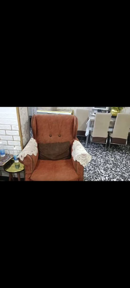 السلام عليكم تخم مستعمل 7 مقاعد ب175 الف المنطقة البياع الاولى الرقم *********** ابو قصي
