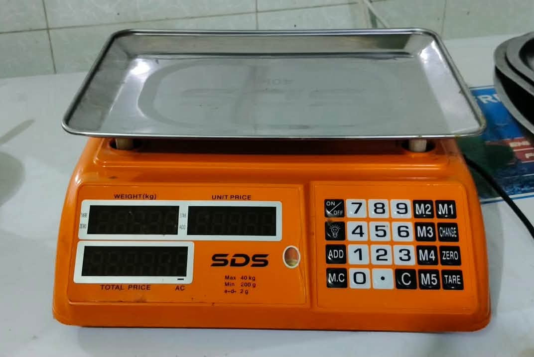 السلام عليكم
اغراض مطعم كامله 
نظام كامل
لابتوب hp ويندوز ١١ 225,000
نظام كاشير سبيدو مطاعم 300,000 
طابعة وصولات مع اوراق نظيفة كلش 100,000
جرار كاشير مفتاح مع فتح ذاتي مع الفاتوره 30,000
 اذا كلهن سوه اسوي بيهن خصم

عربة كريب حديد شخاطه مليمين ضمان العمر كله  جاهزه من كهربائيات واناره وكلشي مسويها بمليون ونص بمليون ابيعه 
ميوزه ٤ وكراسي 16 كرسي ب350 الف
مجمدة جديده ضمان سنه 425
شواية بركر فحم 160 
ميز كاشير 30 الف 
  250 مبرده 
ميز حديد 30
ماطور ماء نضيف كلش 35 الف

شواية اجنحه كامله مع دكت هواء وساحبه 300 الف 

عارضه لحم خارجيه  المنيوم 120 الف

ساحبه صاروخ 40 الف 
قاعده روله نايلون 20 الف 
ميزان 15 الف 
بلانكات 4 مع غطاء 2   50 الف 
حافظة صمون اصليه 20 الف
للتواصل واتساب *********** او ماسنجر
