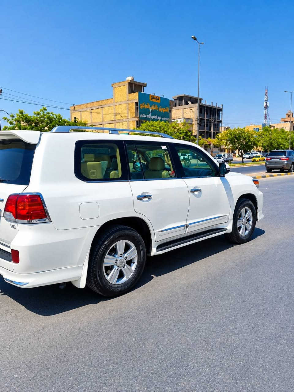 لاندكروزر • مديل ٢٠١٢ • رقم بغداد