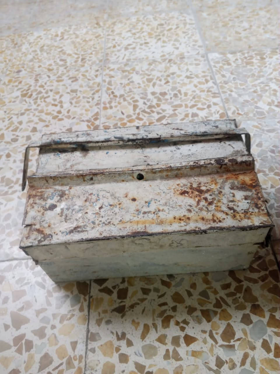لكيت هاذه الصندوك الحديد بي عده اصبايت و كذه في حي المنصور التواصل ع رقم ‏‪***********‬‏
