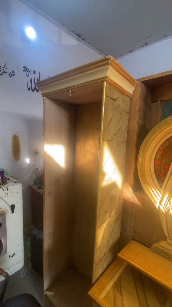وعليكم غرفه ذهبيه السعر ٣٥٠مكاني ابو غريب وضوار بميز تواليت فقط***********متوفر توصيل بكروه داخل بغداد فقط

