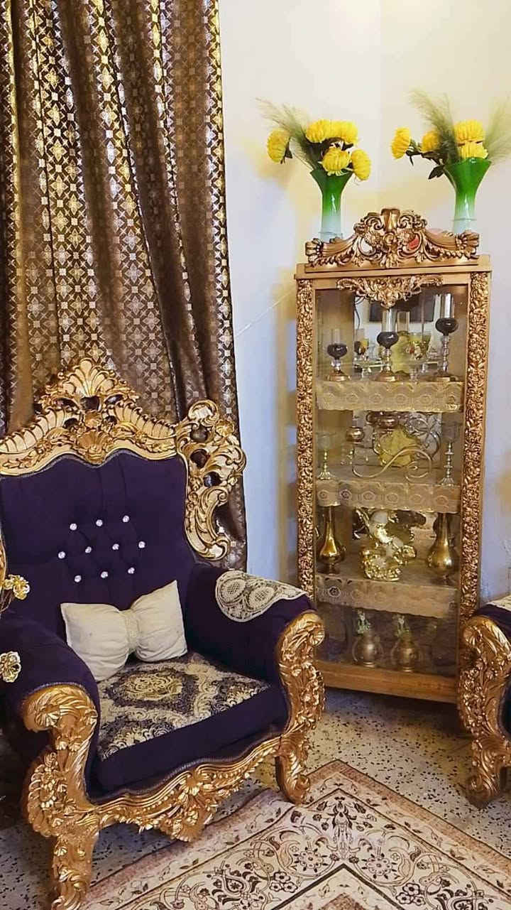 تخم زان عشر مقاعد مع طبلاء وسط نظيف جدا لسعر 600بي مجال بسيط مكان مشتل شارع لمطبك *********** بغداد, العراق
