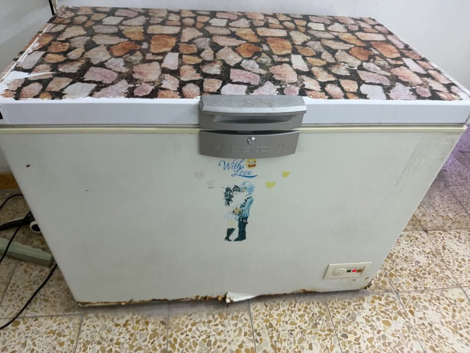 ثلاجه ومجمده للبيع شرط اي عيب مابي 
سعر الثلاجه 100 الف وبيها مجال 
وسعر المجمده 80 الف وبيها مجال 
***********
العنوان حي الخظراء
