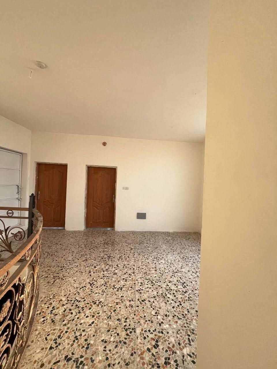 🏡دار للأيجار 🏡

المساحة :: 150 متر 

📍موقع الدار :: ابي غرق حي الحسين  سنتر على شارع مشروع الماء

🚫الطابق لاول : : مطبخ / هول / صاله / غرفه / مناور / صحيات داخليه وخارجيه / كراج 

🚫الطابق الثاني : :  غرفه عدد 2 / هول /صحيات ———————————————-
للأستفسار  مراسلة الصفحه 
أو الاتصال على الرقم 

       سيد زين الحلو 

0️⃣7️⃣8️⃣8️⃣1️⃣7️⃣3️⃣5️⃣3️⃣1️⃣0️⃣
——————————————-

                مكتب القلم للعقار 

📍عنوان المكتب - ابي غرق - حي الحسين-قرب مشروع الماء
