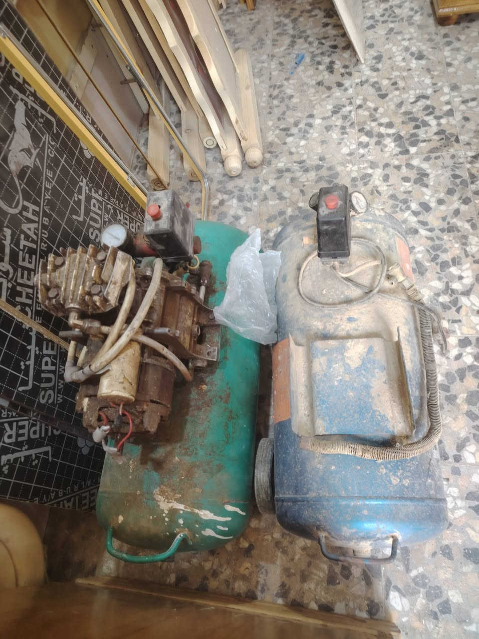 كمبريسر ٥٠ لتر شغال + بطل ريشان ٥٠ لتر سعر ١٠٠ الف ميسان المجر الكبير ***********
