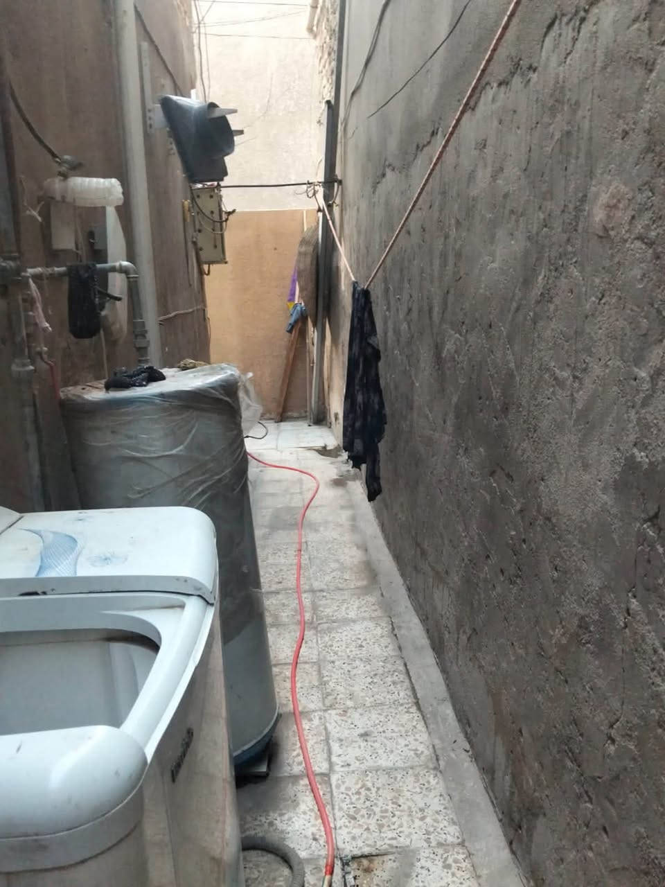 السلام عليكم دار للبيع المساحه  80 الواجه 6  وربع النزال 13 ملك صرف الشعب حي الجزائر منطقه المثلث  قرب الشارع العام 
***********
