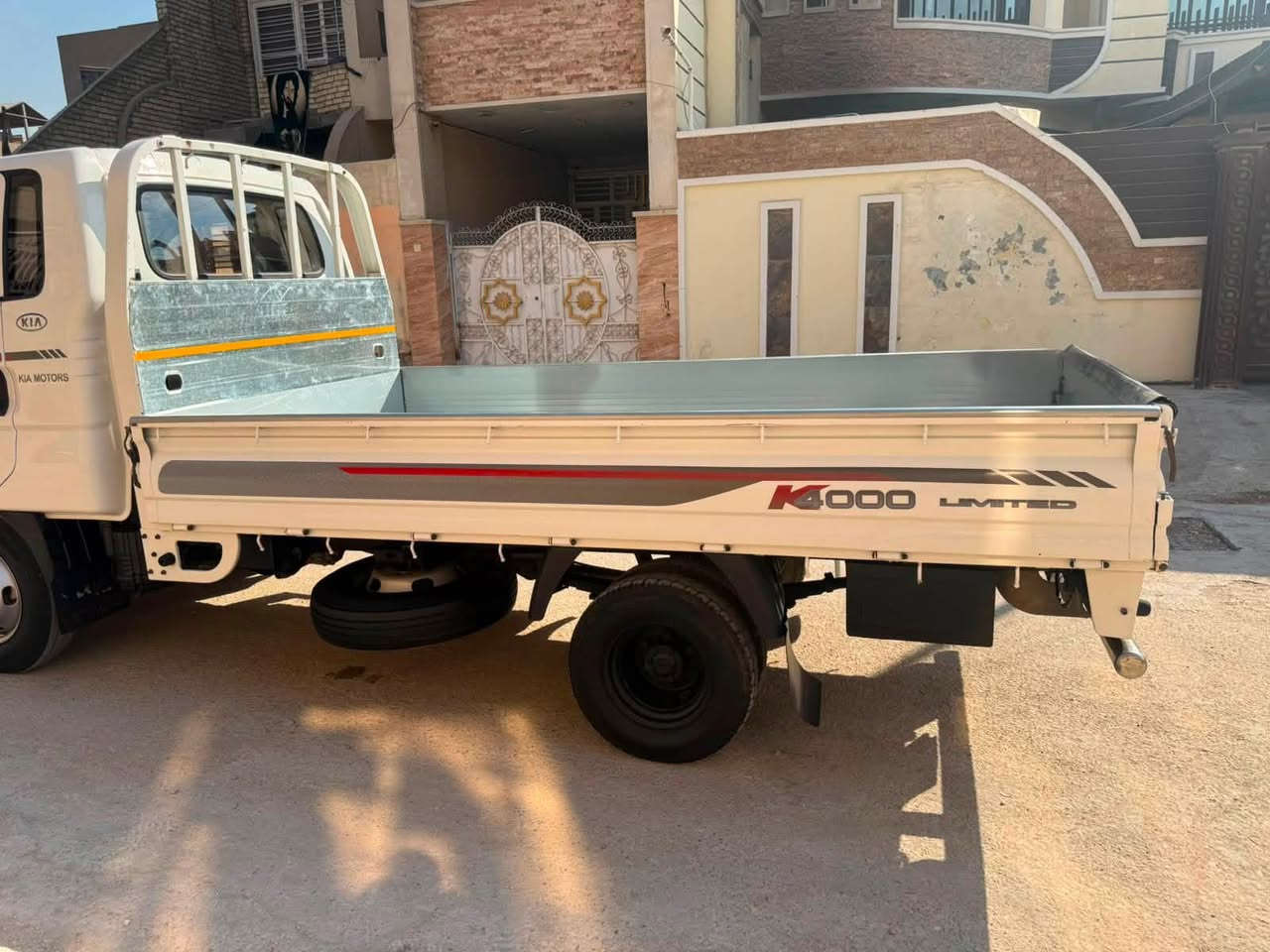 كيا حمل فحل موديل 21  مكفوله كير محرك شاطي اكسل طخم تاير صدر تبريد ويا سويج محرك مفتوح كامره  بيها ربع صبغ مال صفحه راكب باقي رقم بغداد شرط تحويل السعر ١٥٨ بيها مجال بسيط عنوان بغداد جميله. ***********
