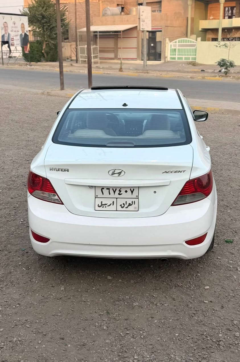 اكسنت ٢٠١٣ • فول • فتحة سقف