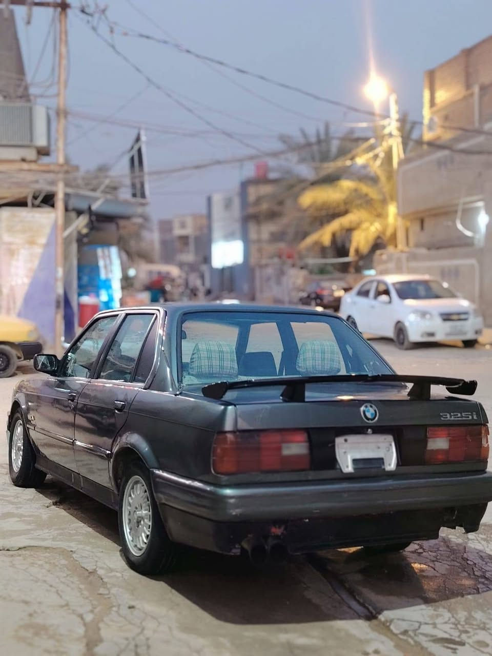 السلام عليكم زعره للبيع موديل ١٩٩٠ اوتماتيك مكينه 6مفتوح جام اربعه كهرباء رقم بابل تحويل مباشر داخلها نضيف سيارة بلاديه مرشوشه جماليه السعر ٣٠ بيها مجال مكان حله مركز مدينه رقم الهاتف ***********
