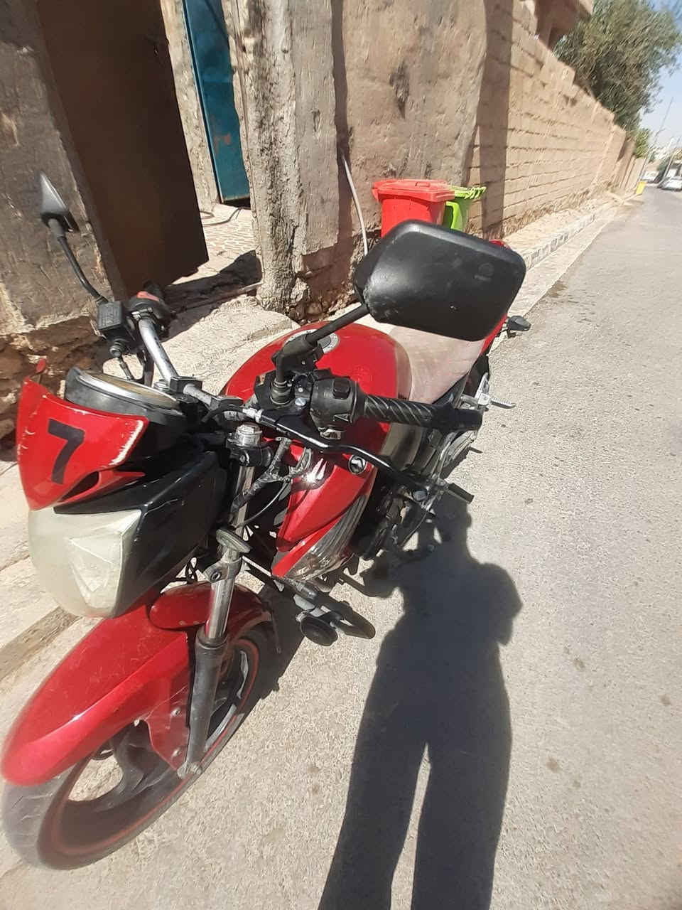 سايم بطحه محرك 200 زنجيل
للبيع او مراوس وصل ٤٠٠ المشاكل البي دبل امامي
هاتف ***********
