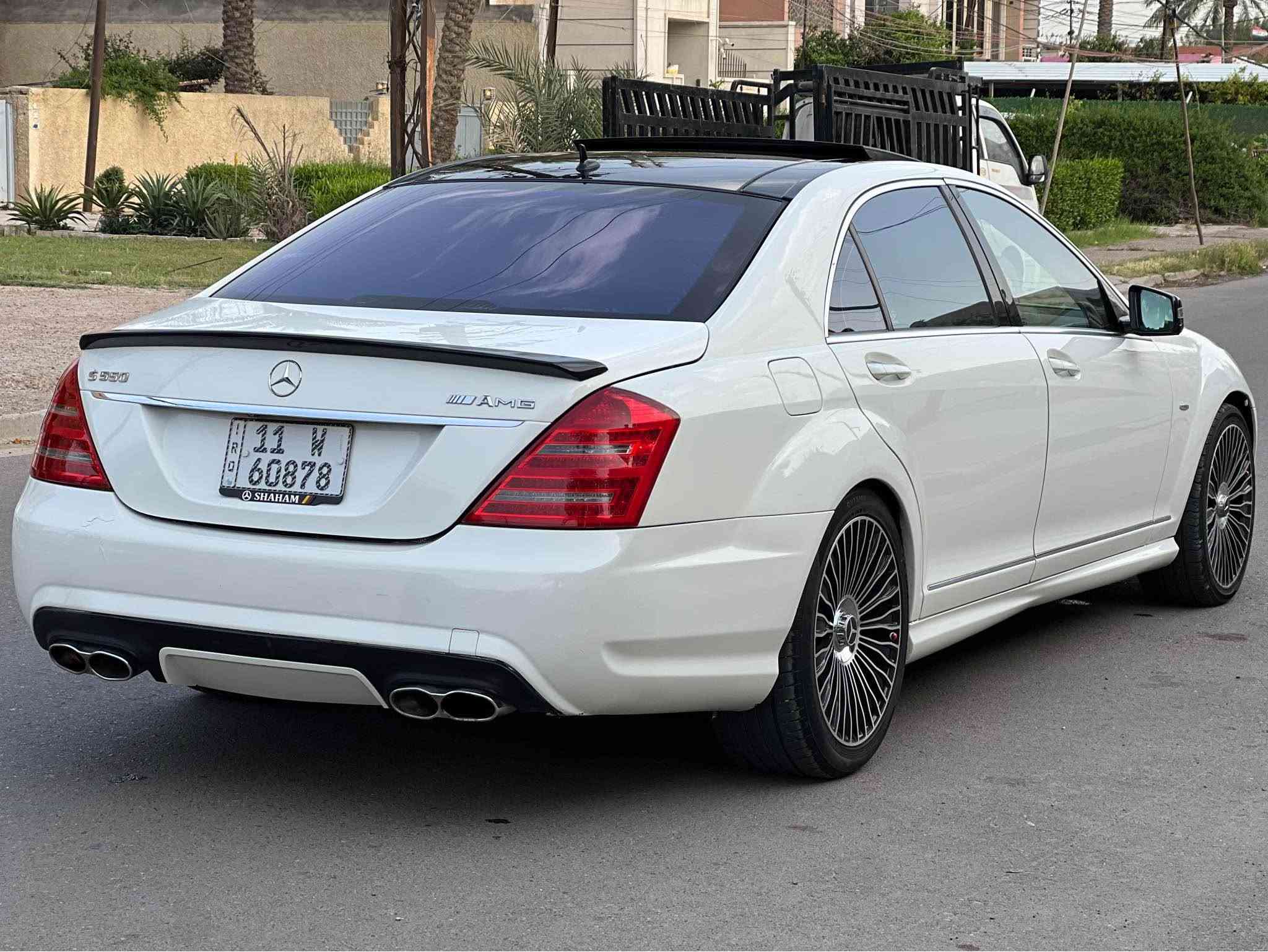 السلام عليكم
للبيع مارسيدس  S500  
موديل ٢٠٠٨  خليجيه فول مواصفات 
طويله وفتحه سقف بنوراما  بصمه تشغيل وابواب.  بردات كهربائية عدد٥.  
كامله بدون نواقص حداديه اماميه وخلفيه جديده. گير ومحرك بحاله ممتازه. السياره جاهزه وبيها  صبغ السونار موضح كولشي
السعر ١٧٨  
مكان السياره بغداد 
للاستفسار *********** بغداد, العراق

