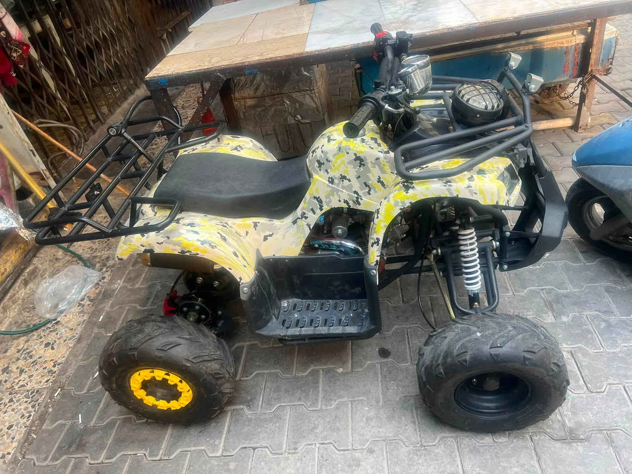 للبيع رباعيه دراجه جديده السعر 650 وبيها مجال عنوان بغداد الاعظميه شراي بتصل ***********
