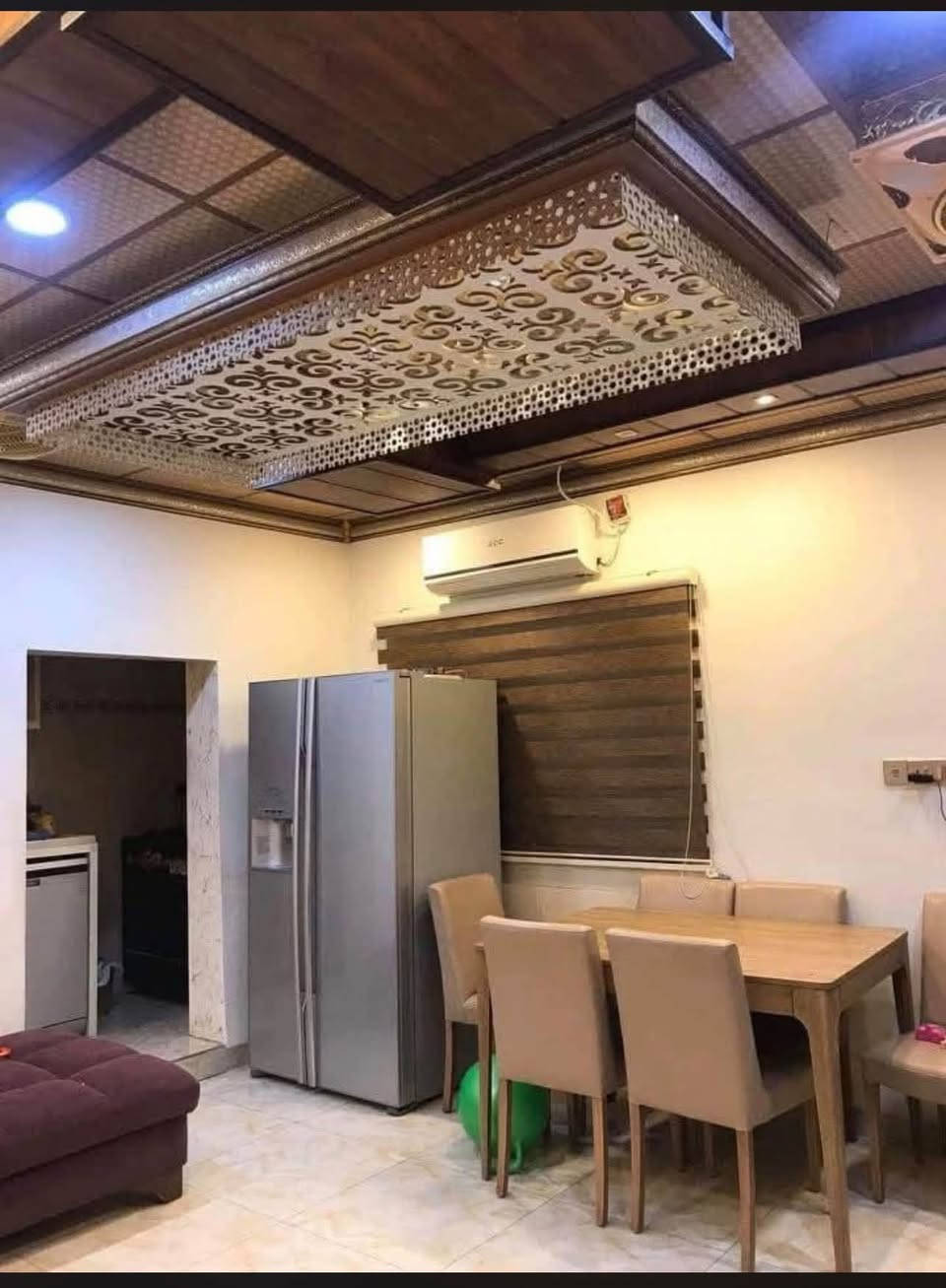 🏠 بيت للبيع في موقع مميز وهادئ
المواصفات:

 * 📏 المساحة: 200 متر مربع.

 * 📜 الملكية: طابو صرف.

 * 📍 الموقع: شارع الحسابات – منطقة راقية وهادئة جداً.

 * 🛏️ التفاصيل: يحتوي على غرفتين نوم مع حمام داخلي (ماستر) 🛁 + حمام ثاني. غرفة ضيوف + مطبخ بارد + حار + 

 * 🌳 الميزة: مقابل البيت مباشرة منتزه/حديقة (إطلالة واجهة مفتوحة ومريحة).

 * 🛠️ الخدمات: المنطقة مخدومة بالكامل.

📞 للإستفسار أو المعاينة يرجى الاتصال على الرقم: [***********]

💬 أو التواصل عبر الواتساب: [***********]
