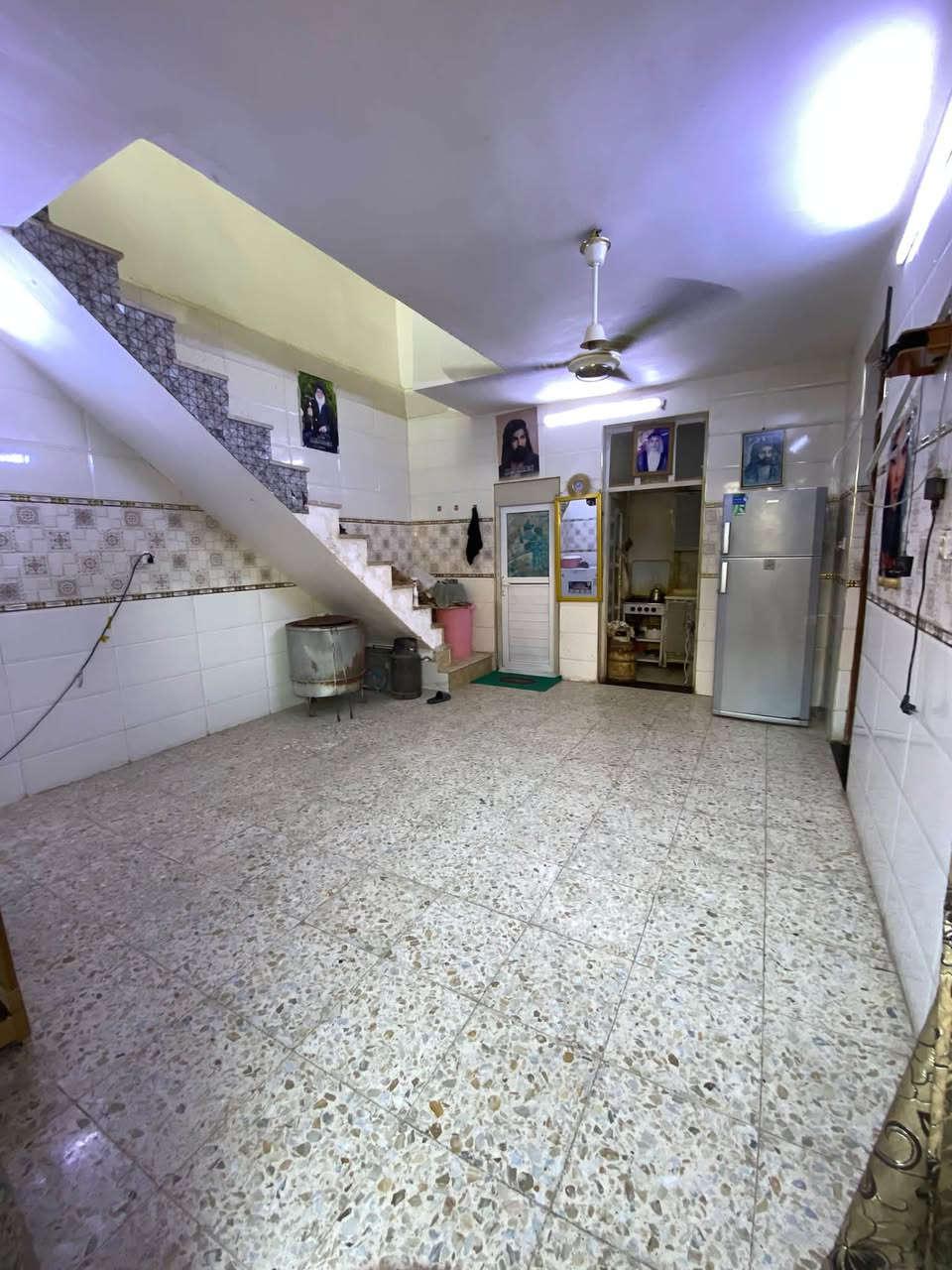 سلام عليكم 
بيت طابقين زراعي مساحه 100 مربع يحتوي على  3 غرف 
وحمام ثنين صاله 2 ومطبخ ومنور على طول البيت مكانه حي البتول البحث العلمي السعر 56 وبي مجال قليل للتواصل *********** موجود واتساب
