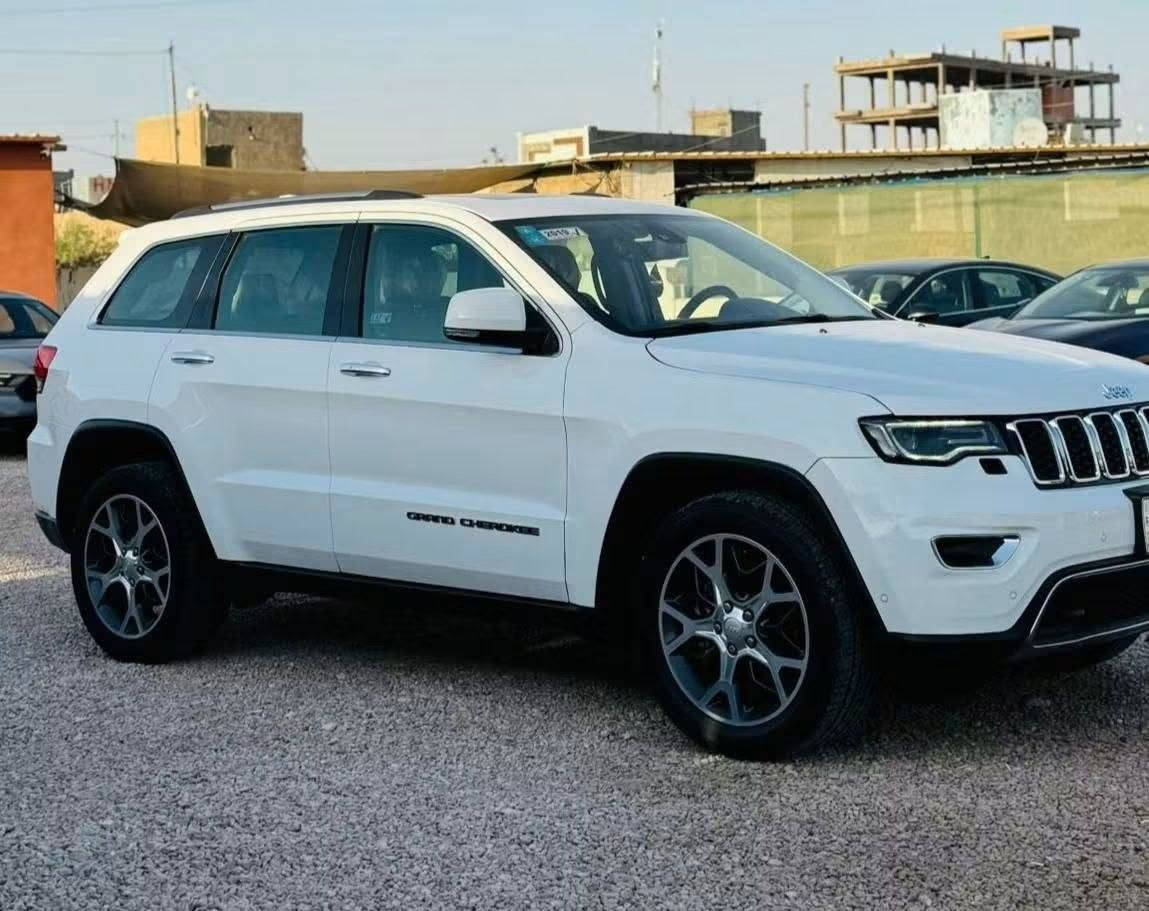 ماكو هيج نظافه بهيج سعر بكل العراق
جيب شيروكي موديل 2019 خليجي 
لون ابيض المرغوب 
فول مواصفات 3 شاشات 
محرك 6 سلندر 3600 
مكان السيارة الانبار رمادي 
للاستفسار *********** واتساب
