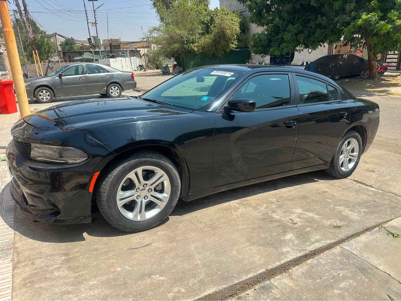 بسم الله الرحمن الرحيم 

  
للبيع نقداً فقط بدون اقساط 

Dodge Charger       SXT         2022 
دوج چارجر       SXT       ٢٠٢٢ 

محرك : V6      3.6 L 

ناقل الحركة : اوتوماتيك 8 سرعات

نظام الدفع : خلفي RWD 

بصمة دخول وتشغيل عن بعد ودخول ذكي بدون مفتاح 

شاشة 7 انج تدعم نظام(آبل كار بلاي) و (اندرويد اوتو) 

المنافذ : اربع منافذ ( USB ) 

كاميرا خلفية ونظام المساعدة على الركن الخلفي وحساسات خلفية 

التحكم بالثبات : نظام التحكم الإلكتروني بالاستقرار (ESC) ومانع انزلاق 

بريك : بريكات مانع للانغلاق (ABS) على الاربع تايرات 

الممشى : 50,000 mi ( قابل للزيادة ) 

وارد امريكي حادث قطعة وحده (الجاملغ الايسر) وحافة البنيد السيارة بدون ايرباگ ونظيفة جداً ما تحتاج مصرف دينار واحد 

الموقع : صلاح الدين ، قضاء بلد 

السعر : 21,500 دولار وبيها مجال بسيط 

الرقم : *********** سامراء, صلاح الدين
