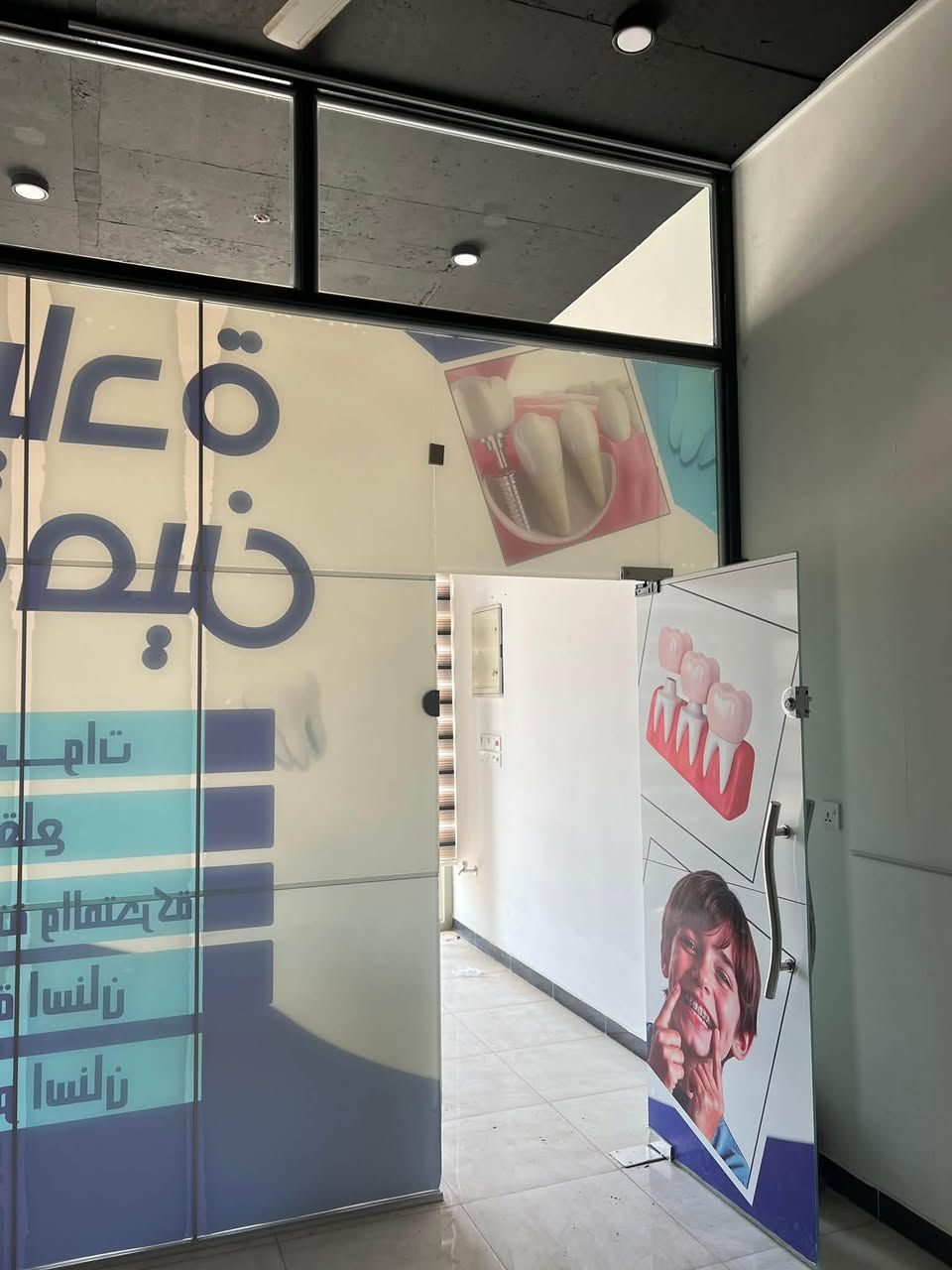 السلام عليكم 
جام واجهة ويه الباب والقفل والحديد كامل جديد استخدام شهر 
مكاني نجف حي النداء 
***********

