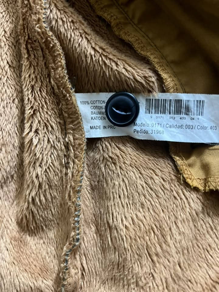 عسكري مبطن كلش حلوه خامه مالته و ماركه قياس xl طول 75 عرض 55 سعر 25 بس تعجبه *********** موجود واتساب
