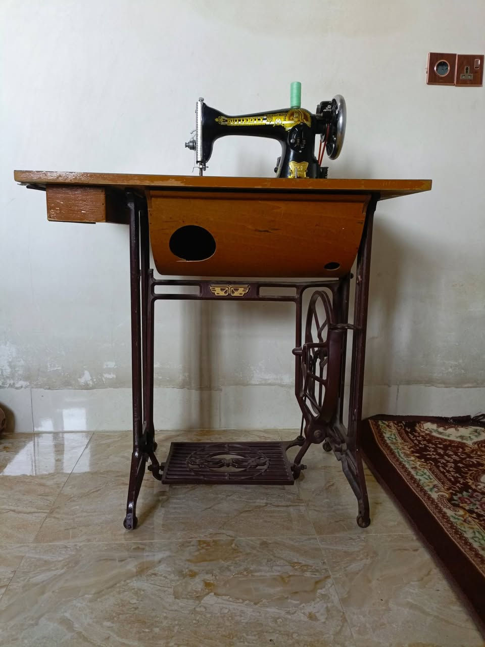 السلام عليكم لدينا مكينه خياطه نوع فراشه ذهبي شقاله بشرط مستخدمه قليل تشتقل كهرباء وبدون كهرباء رقم الهاتف ***********
