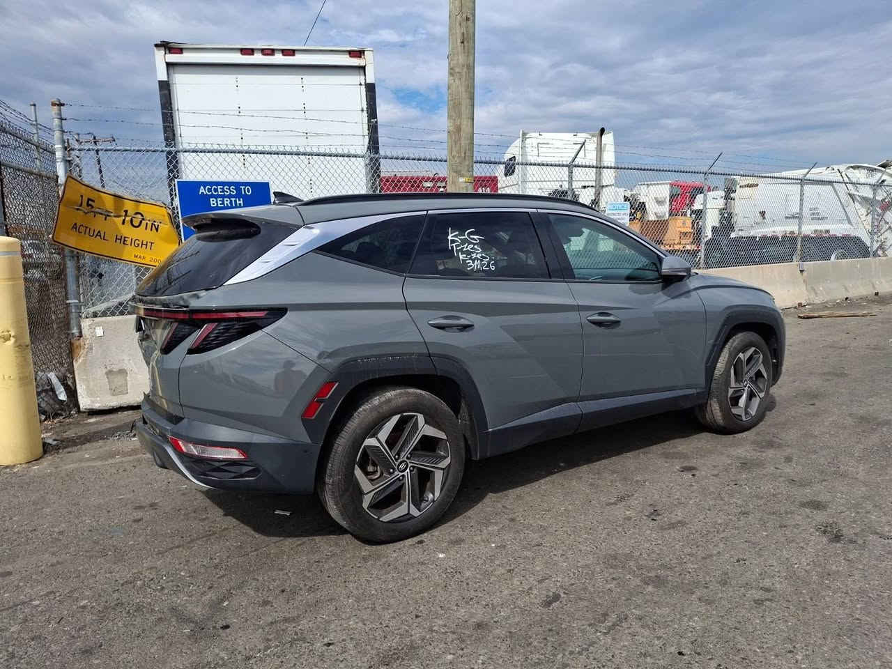 !!!للبيع Hyundai Tucson Limeted2024
موديل ٢٠٢٤بانزين فوووول مواصفات أعلى فئة بالتوسان...واصلة حرةو موجودة ببغداد ..تباع وعلى وضعها وبدون تصليح..تترقم بجميع المحافظات عدا كردستان.. 
لون أسمنتي المرغوب داخل جلدلون أسودملكي.بدون أيرباك ماشية 23ميل حقيقي..فوول مواصفات أعلى فئة بالتوسان .السعر 185ورقة....
.السيارة معروضة بمكتب شركة الجود للمزادات الامريكية لأستيراد ألسيارات وقطع ألغيار 
.للأستفسار..العنوان بغداد حي القاهرة شارع الضباط مقابل حسينية آل الرسول.تلفون أو واتساب ***********
