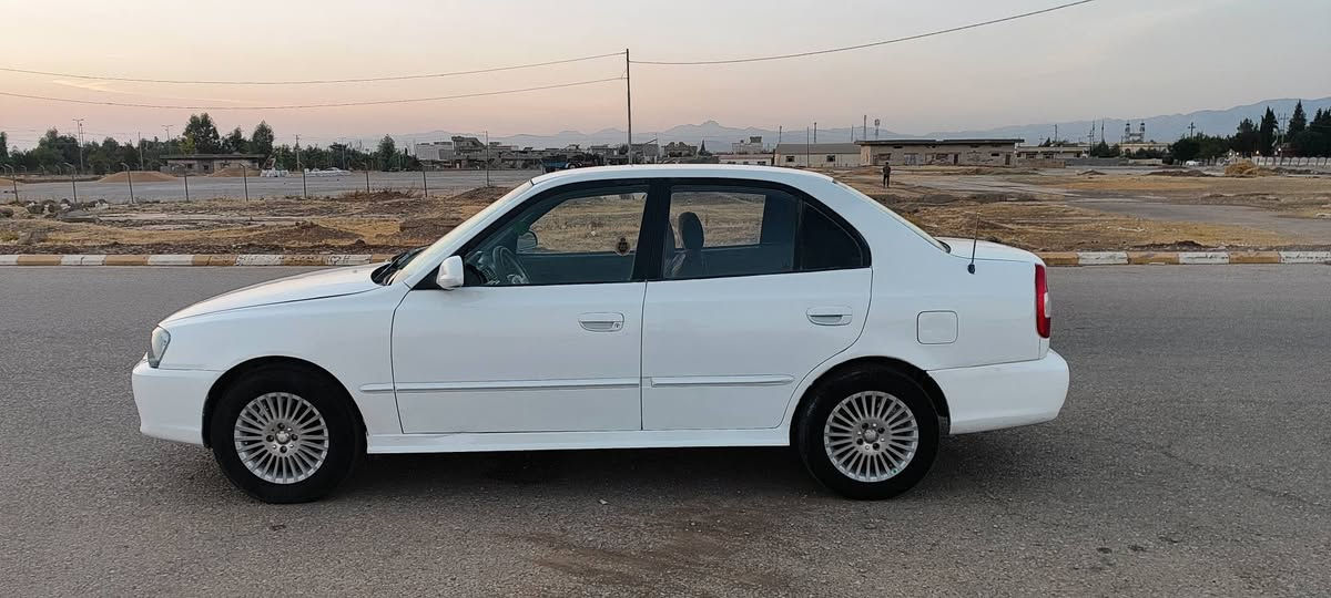 بةناوى خوا سلأو هؤندا اكسينت 2002 سةيارةكة 300 هةزار رؤشتووة ئارمي پلاستيكي سليماني بةشةرتي ئارموو ئةوةليات گيروو مةكينةي بةشةت تةبريت ساردوو گةرمي بةسةرت كامل كارةباي بةشةرت 4 تايةي تازةي لةسةرة تةقةو رةقةي نية ماشااللة نموونةية سعري 33 گةلأو كةمئ مةجال ***********
