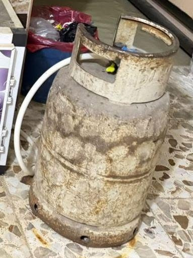* غرفة خمس قطع مع فراش ضغط بـ450
* كاونتر وسنك ثلاث قطع بـ150 
* ثلاجة 16 قدم نظيفة بـ200 الف
* شاشة tcl حجم 43 انترنت بـ250
* غسالة شغالة غسل وتجفيف بـ60
* مبردة سرعتين بـ150 الف
* دبة غاز عراقية بـ60 الف
* طباخ منضدي ب25 الف
كوت/ الانوار دهل اوران, واسط
