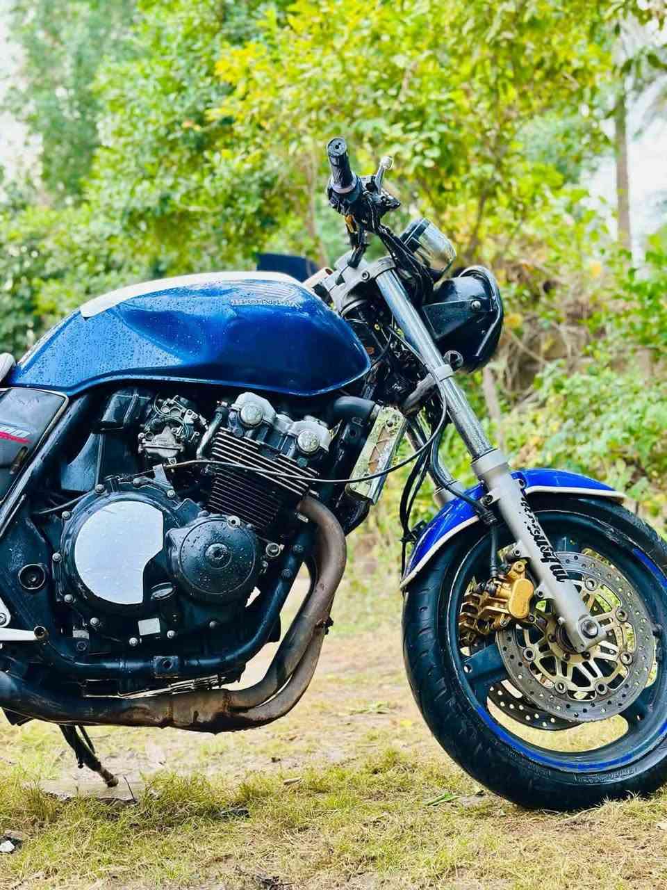 سلام عليكم
 Cb 400
كفاله دراجه خير من الله 
عوزهه ملاحضات بسيطه 
جيل ثاني 16 ولف 
أوراق كامله كمرك مدفوع
تجي جيب وياك فيتر يفحص 
تقتنع وتطلع بيهه وتشوفهه يلا تاخذهه
سعر 1800 وبيه مجال 
مكانه واسط نعمانيه 
اتصال ***********
