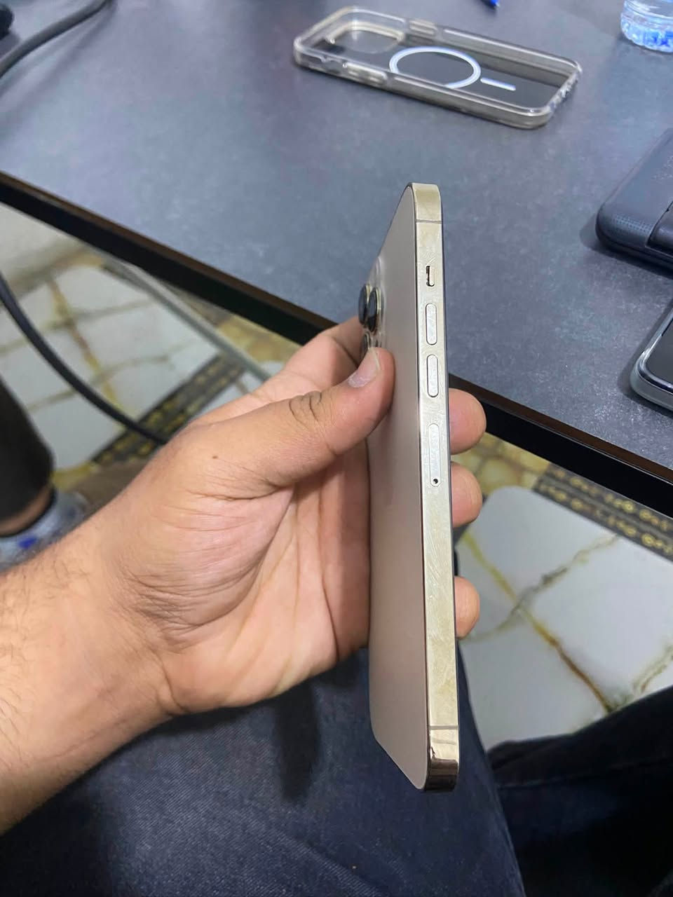 سلام عليكم
آيفون ١٣ برو ماكس
مثل ماموضحلكم بل صوره
مبدل شاشه 
بطاريه اصلي مال تفصيخ 🔋 
كأمره اصلي 📷
سعره ٤٥٠ وبي مجال 
حله القاسم 
***********
