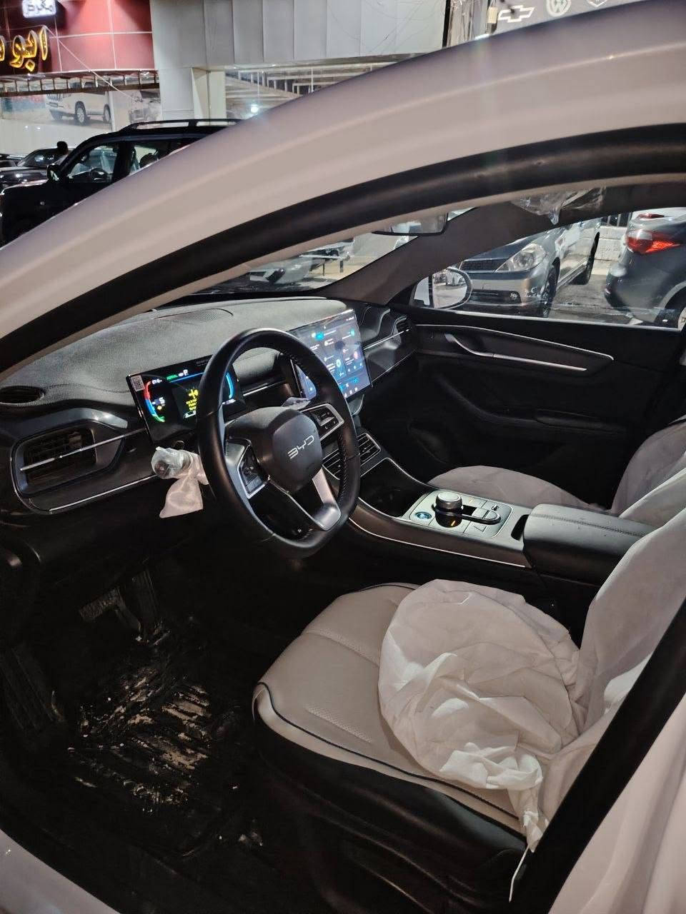 السلام عليكم
BYD
دسترويل 
مديل :2025
ماشيه : ٧ الف 
تشغيل عن بعد 
مكفوله من صبغ 
وضربه 
ولبارد 
كير محرك مكفول
مرايات كهرباء 
كشنات ابيض رياضية
لد نهاري 
شاشه قلابه 
اشاير بل مري 
وبعد مواصفات دسترويل معروفه 
للاسفسار اكثر اتصال على رقم وتامر امر 
***********
