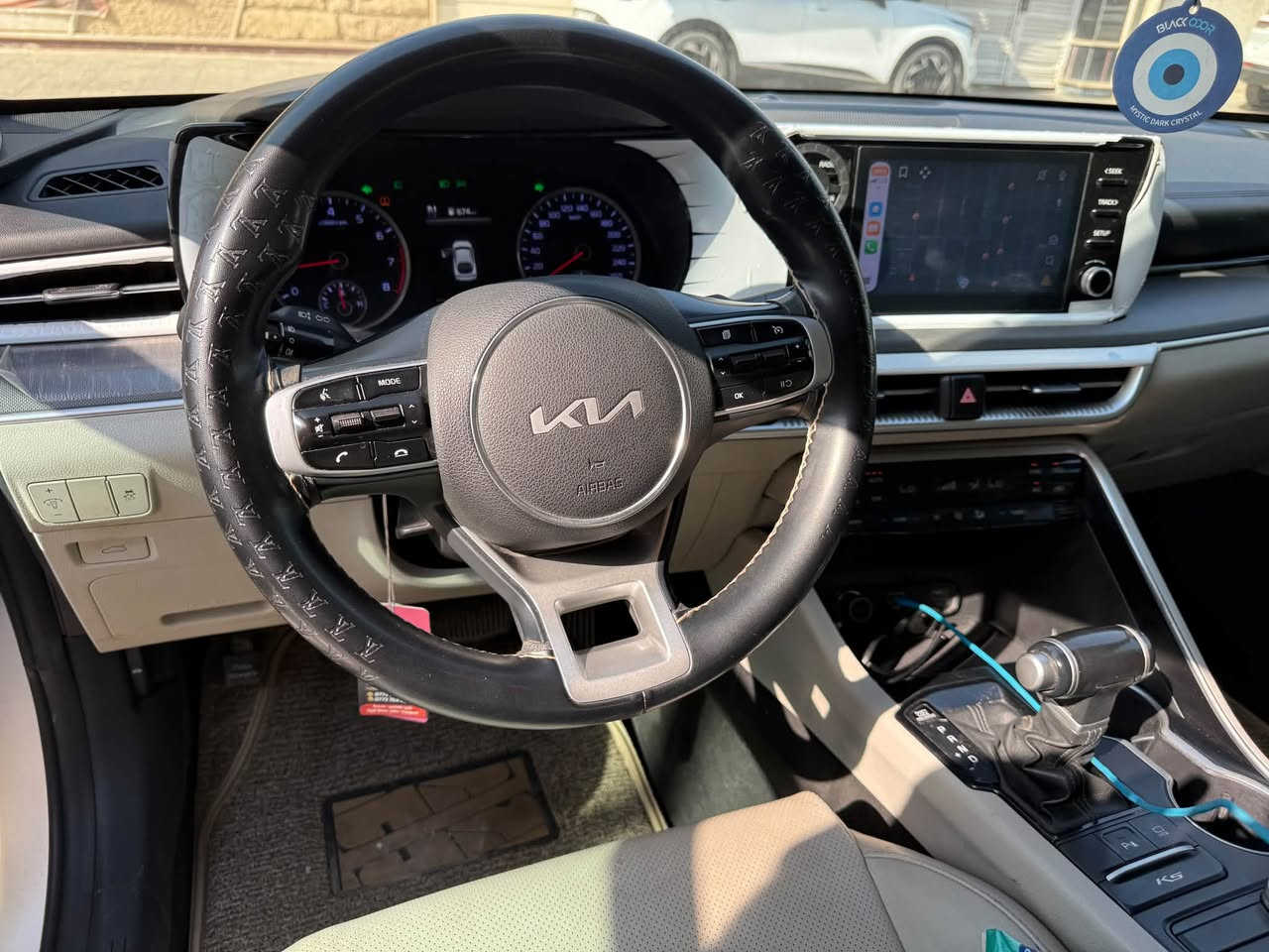 السلام عليكم ..
للبيع كيا kia كي فايف k5 موديل 2022 وارد خليجي 

المسافة المقطوعة ٦١ الف كيلومتر 

حالة البودي : صبغ ربع بنيد اثر طخة بسيطة سطحية بدون اي دواخل + بارد چاملغ يسار ع كد شبر + بار جاملغ ايمن ع كد شبر ايظاً + ٥ اثار حالوب ممبينة بسيطة + بارد بسيط بحافة الصندوق 

شباب هاي تفاصيل السيارة وضحتها حتى لحد يعتب ويتعنى ويكلي مذكرت وممبينة مع العلم السيارة نظيفة ع ايدي بانزين محسن ودهن ادنول كل ٢٥٠٠ كيلو يتبدل نصبتها حلوة 

المواصفات : 

ويل ١٧ 
مري شفط + ترحيب + اشارة 
داخل جلد لون ابيض + كرسي كهرباء 
شاشة ابل كار بلي واندرود اوتو بلادية 
بصمة + تشغيل عن بعد 
محرك ٢٠٠٠ دوش 

السعر  ١٦٤ $ ورقة واذا ب العراقي مو مشكلة 
وبيها مجال بسيط مال توجيب

مكان السيارة بغداد / المعلمين

للاتصال : ***********
