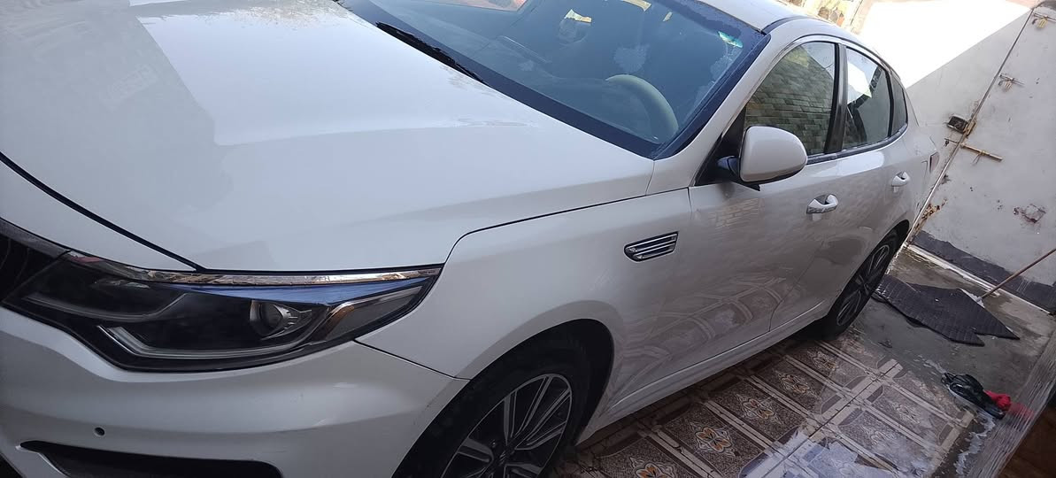 السلام عليكم سياره اوبتيما 2019 خليجي سياره بيها فخذه السياره احلى من الصوره سياره تبريد 🥶 تخم تاير جديد حداديه جديده تحكمات استيرن رادارات امامي خلفي مري شفط سنويه ال30 تحويل ثاني يوم سياره جديده بمعنى الكلمه سعر السياره 145 وبيها مجال للشراي مكان السياره السماوه استفسار هذا الرقم***********
